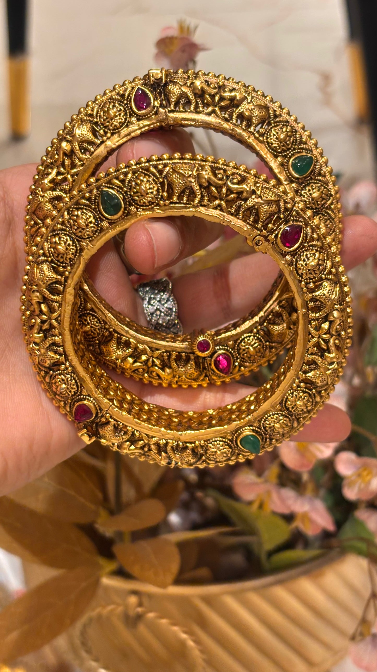Ruby & Emerald Nakshee bangdi
