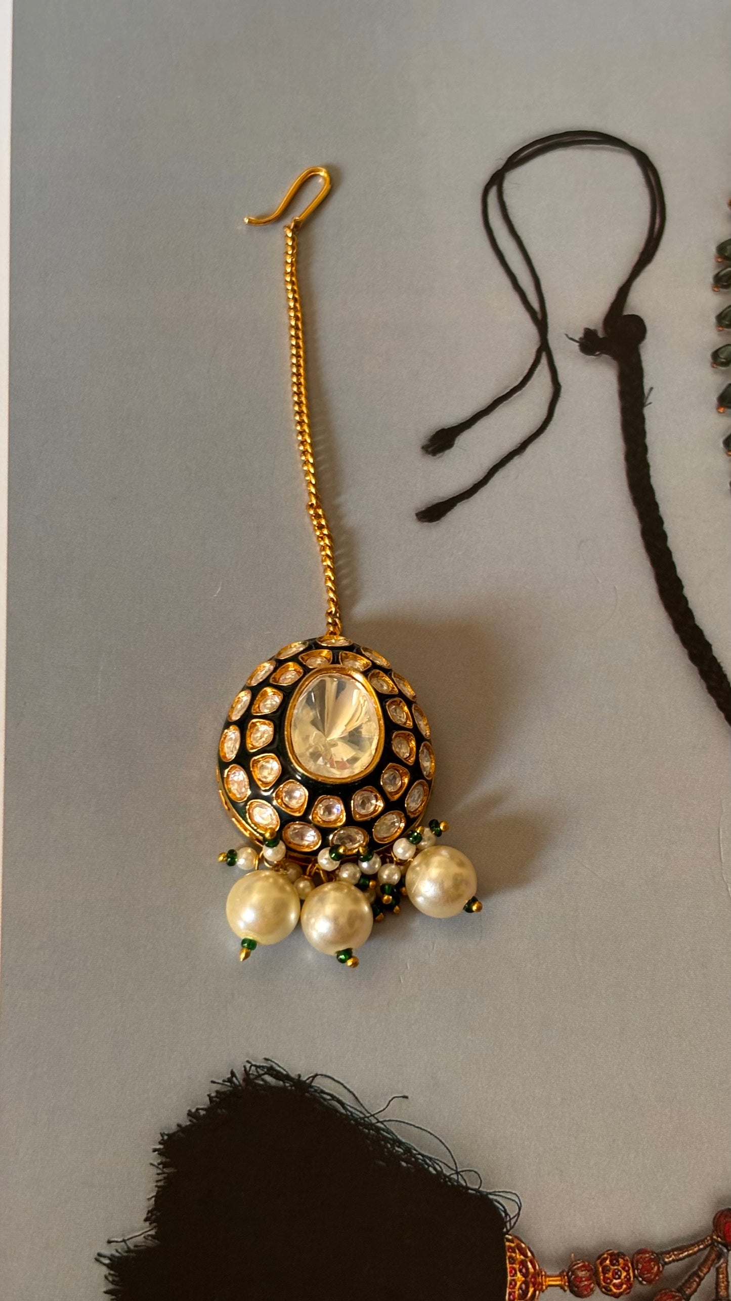 Meenakari maangtika