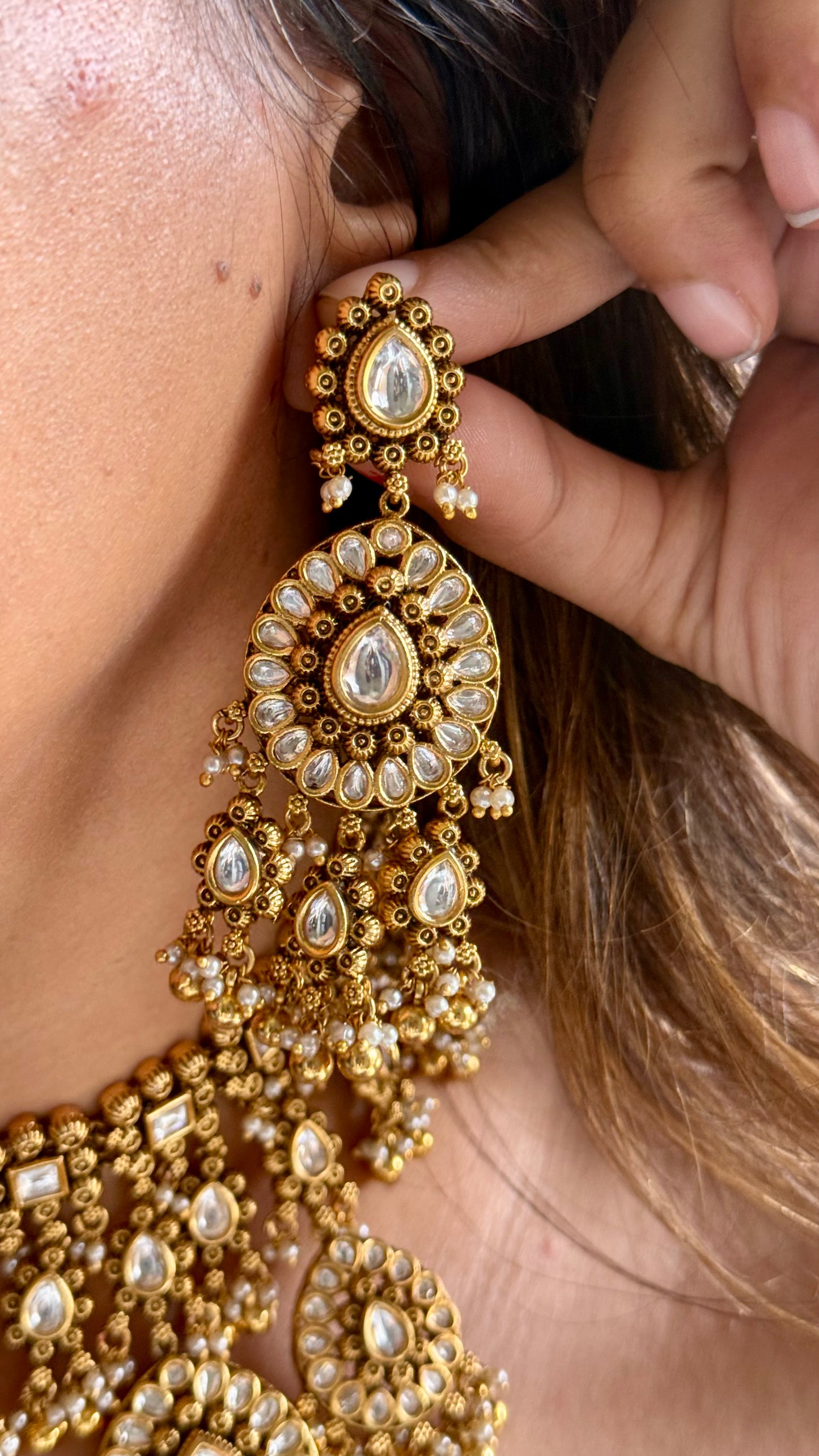Antique Gold Choker Nacklace with Floral Teardrop Motifs & Kundan Detailing
