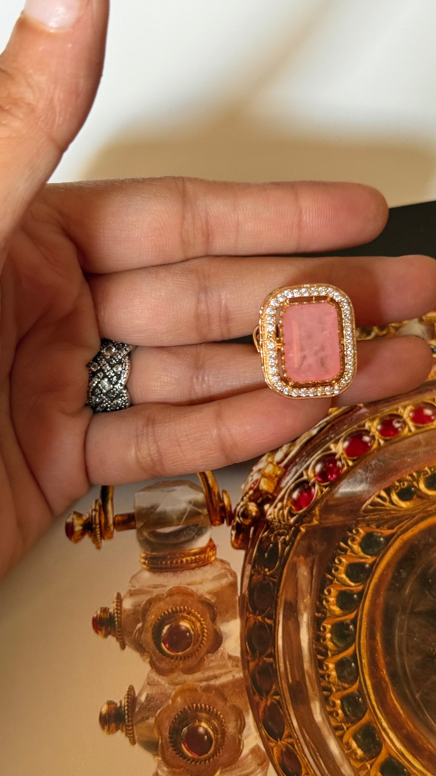 Rose quartz doublet & emerald adjustable ring