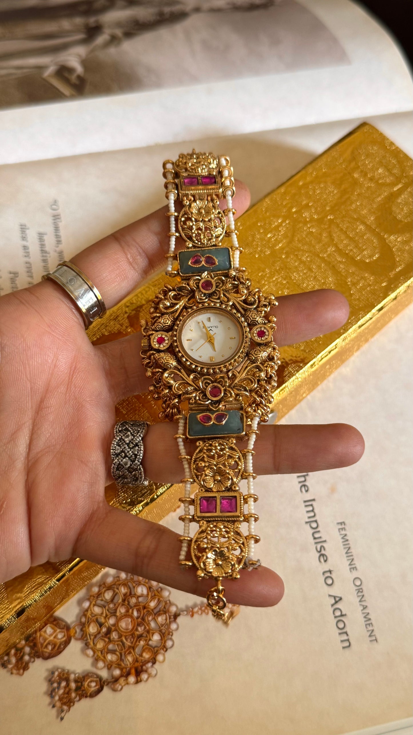 Ranisa inspired vintage mint inlay white dial watch