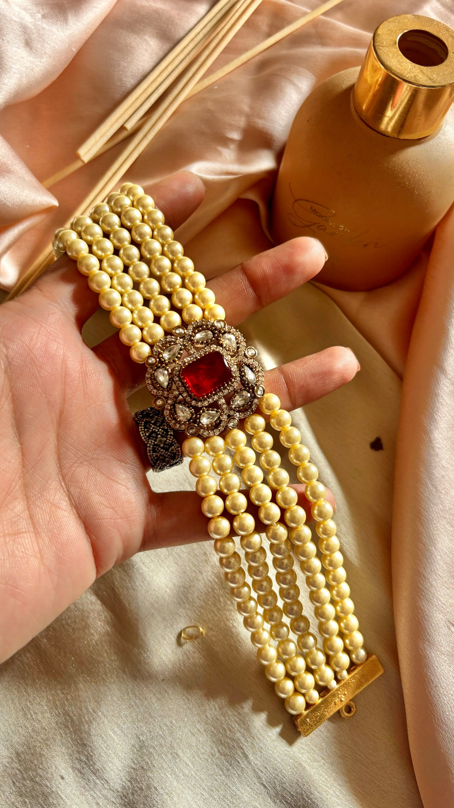 Heer Ruby Victorian minimalist choker