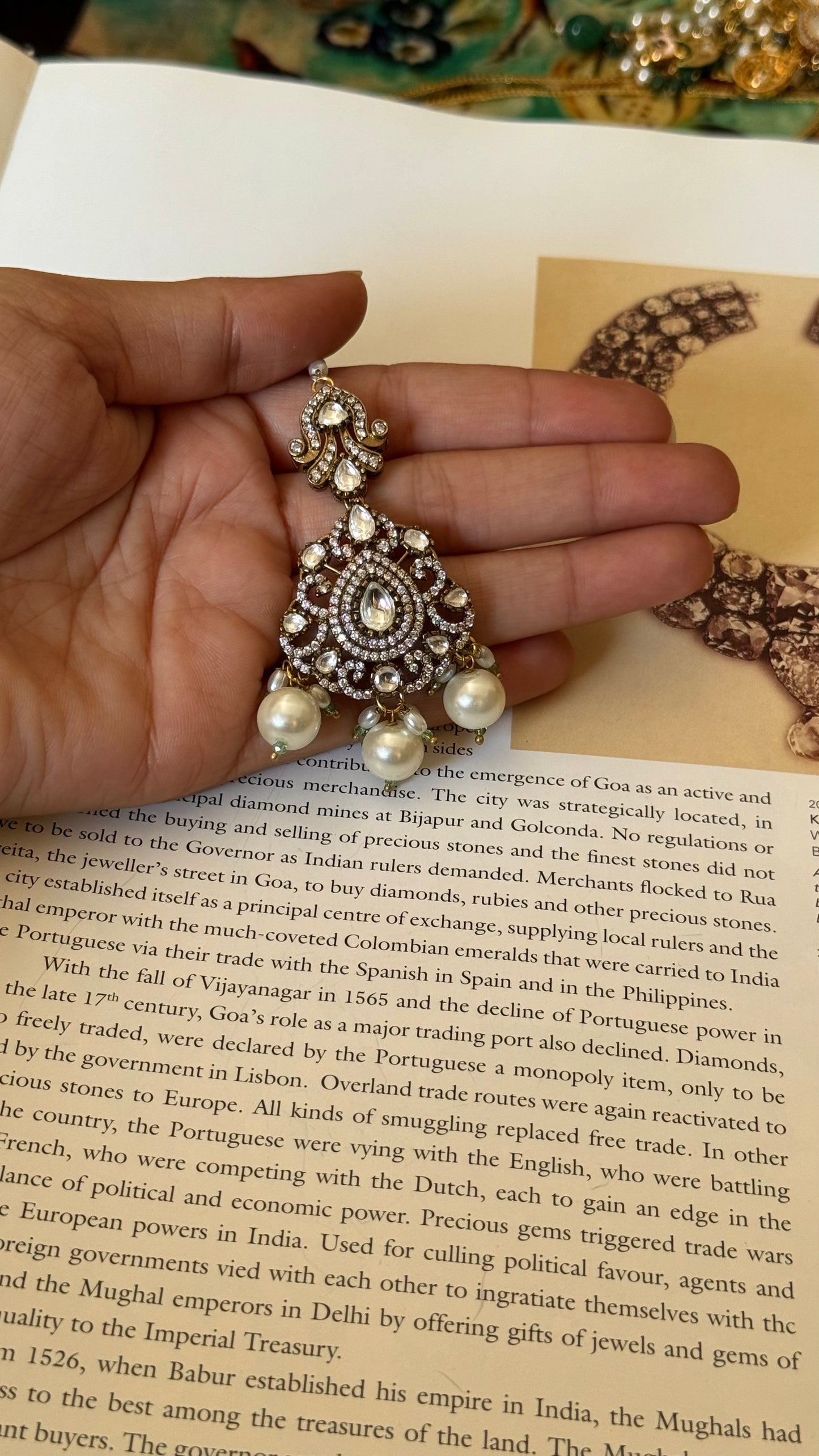 Pearl drop victorian maangtika