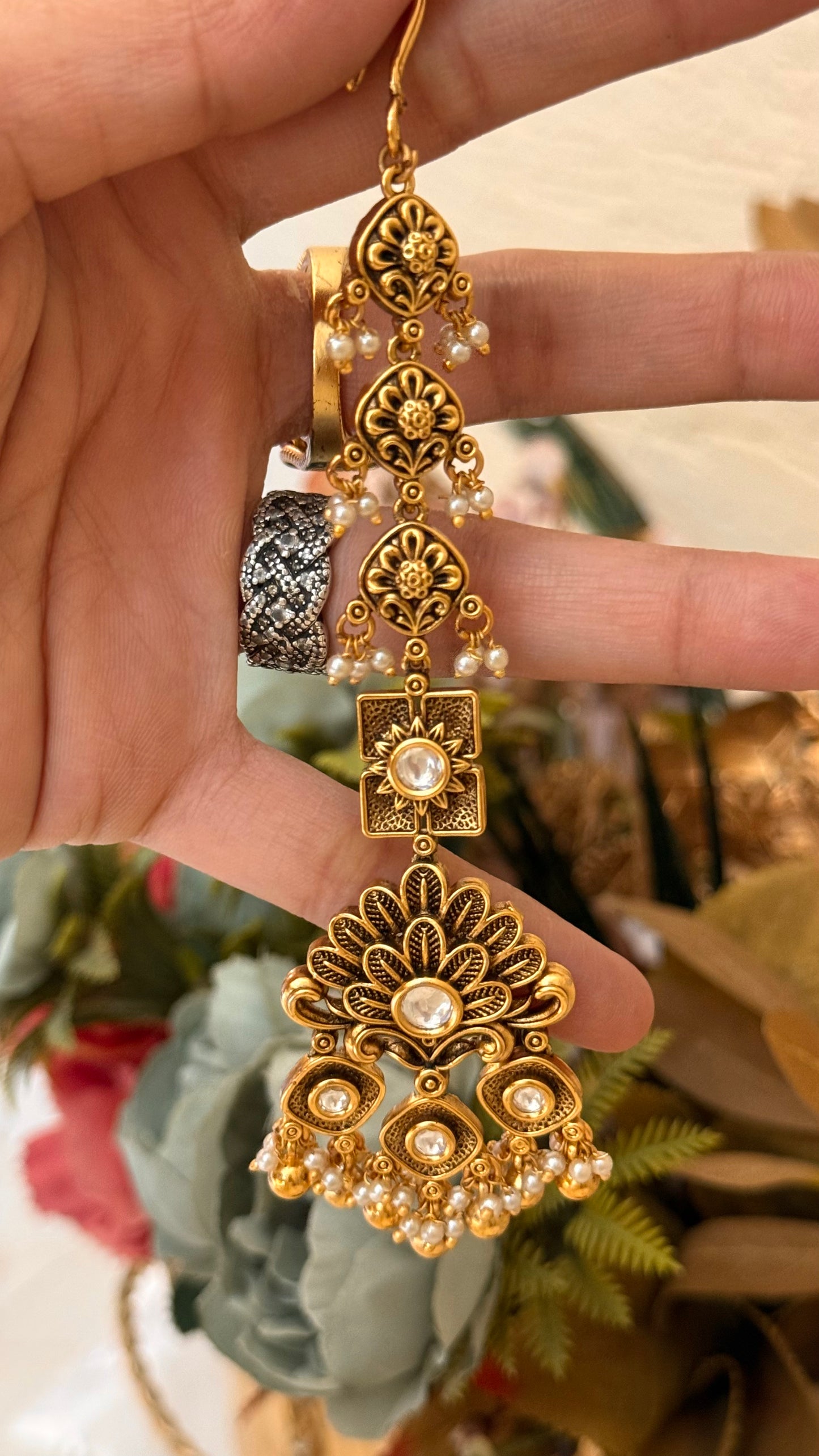 Designer Rajwada maangtika with polki details