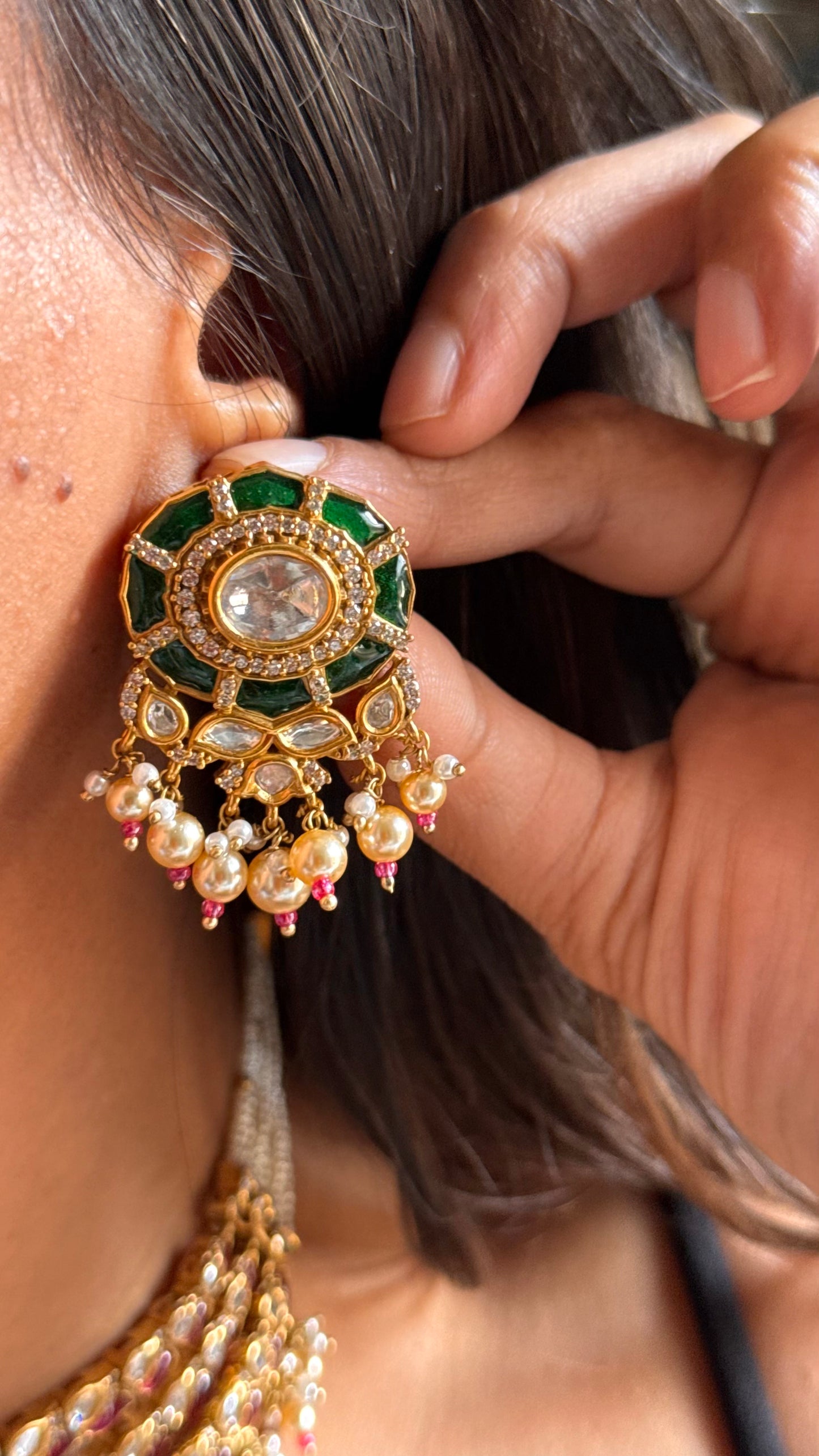 Rani pink with emerald pear detailing thread choker