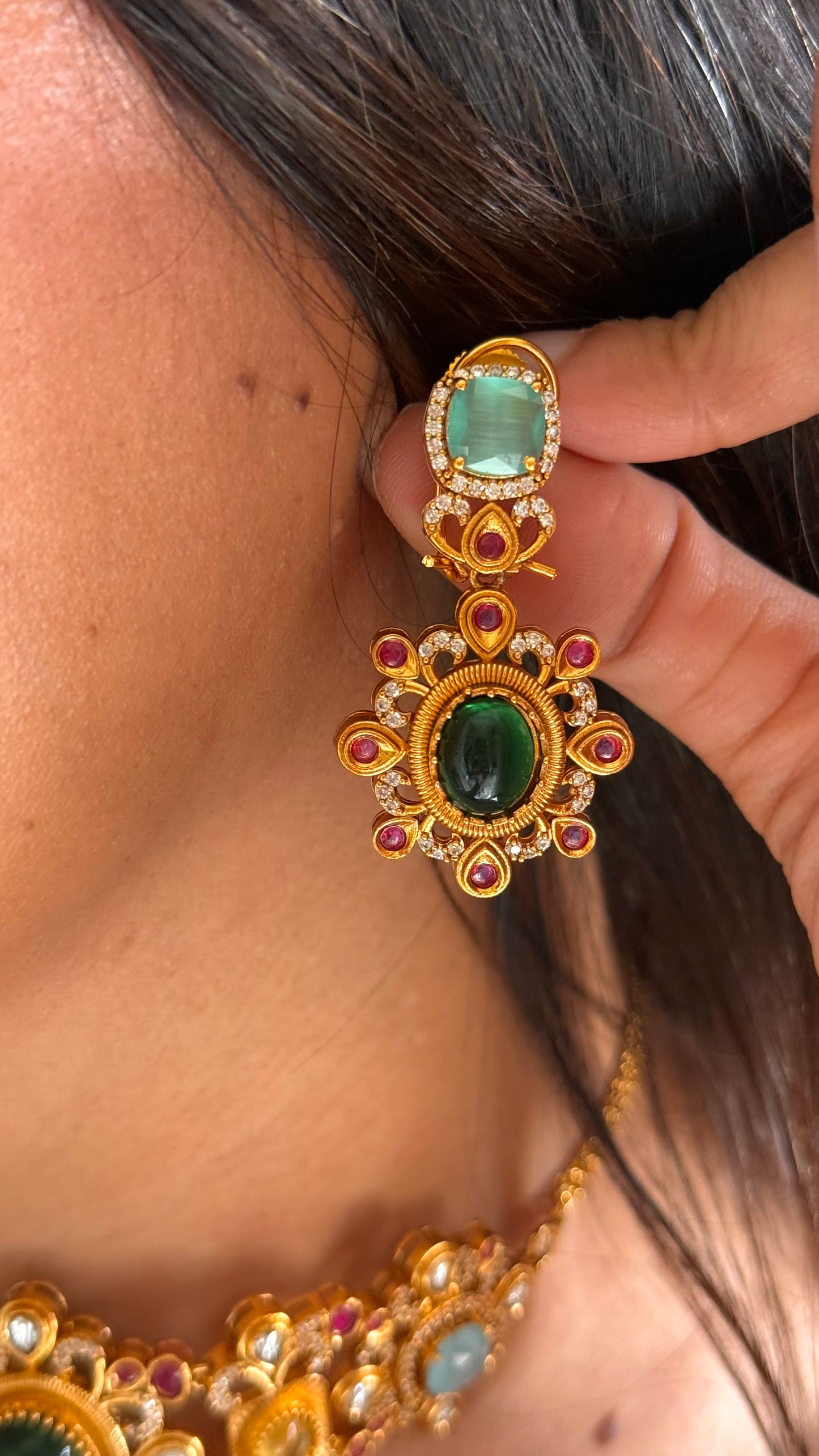 Emerald multicolour minimalist choker