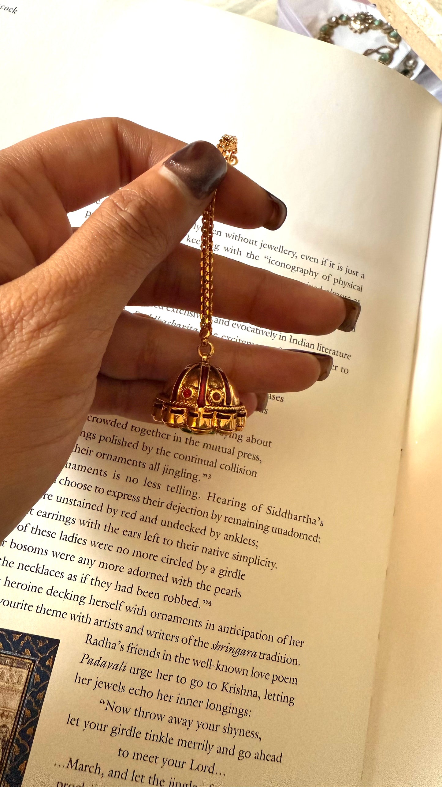 Ruby meenakari borla