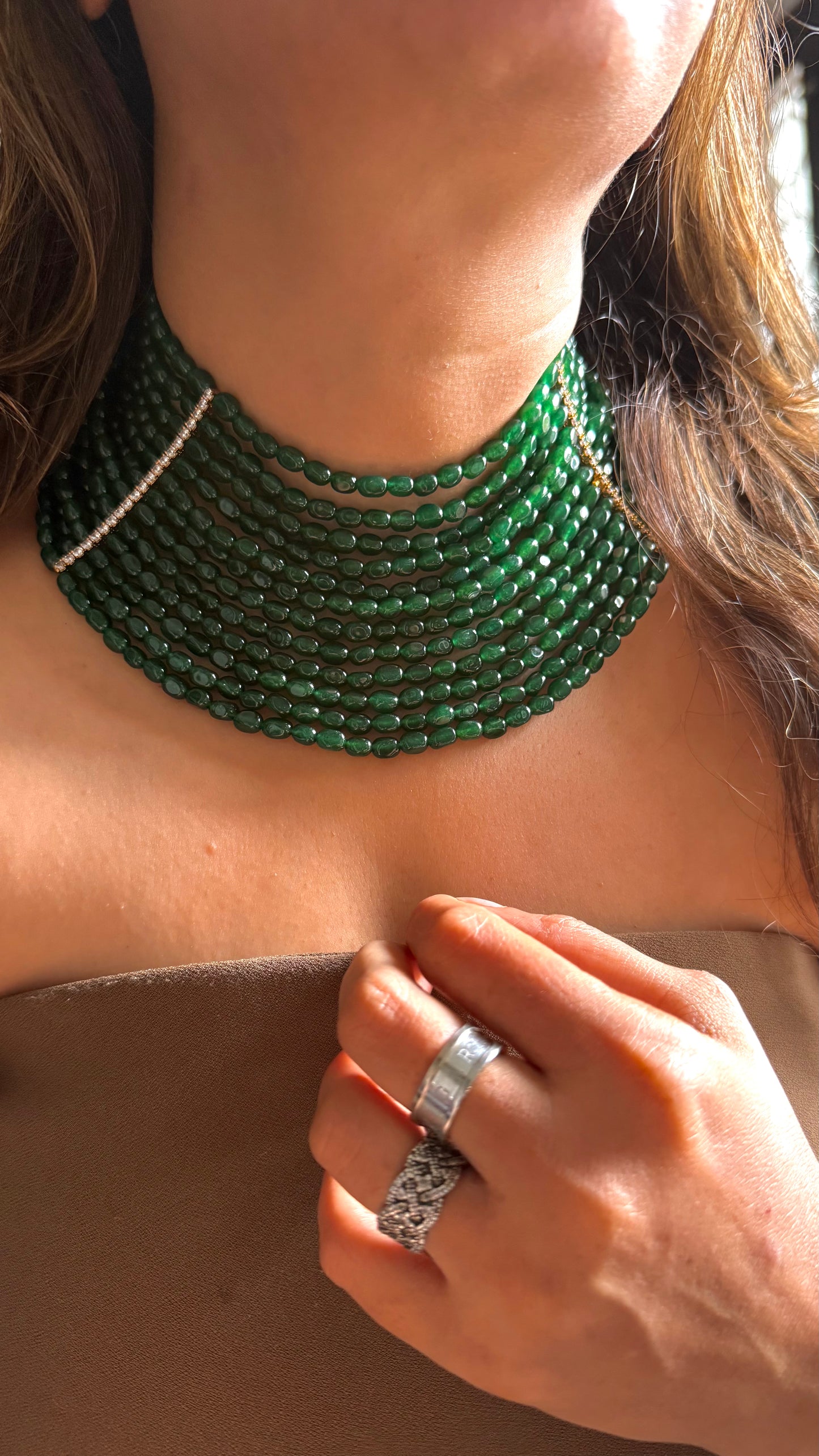 Emerald string statement choker