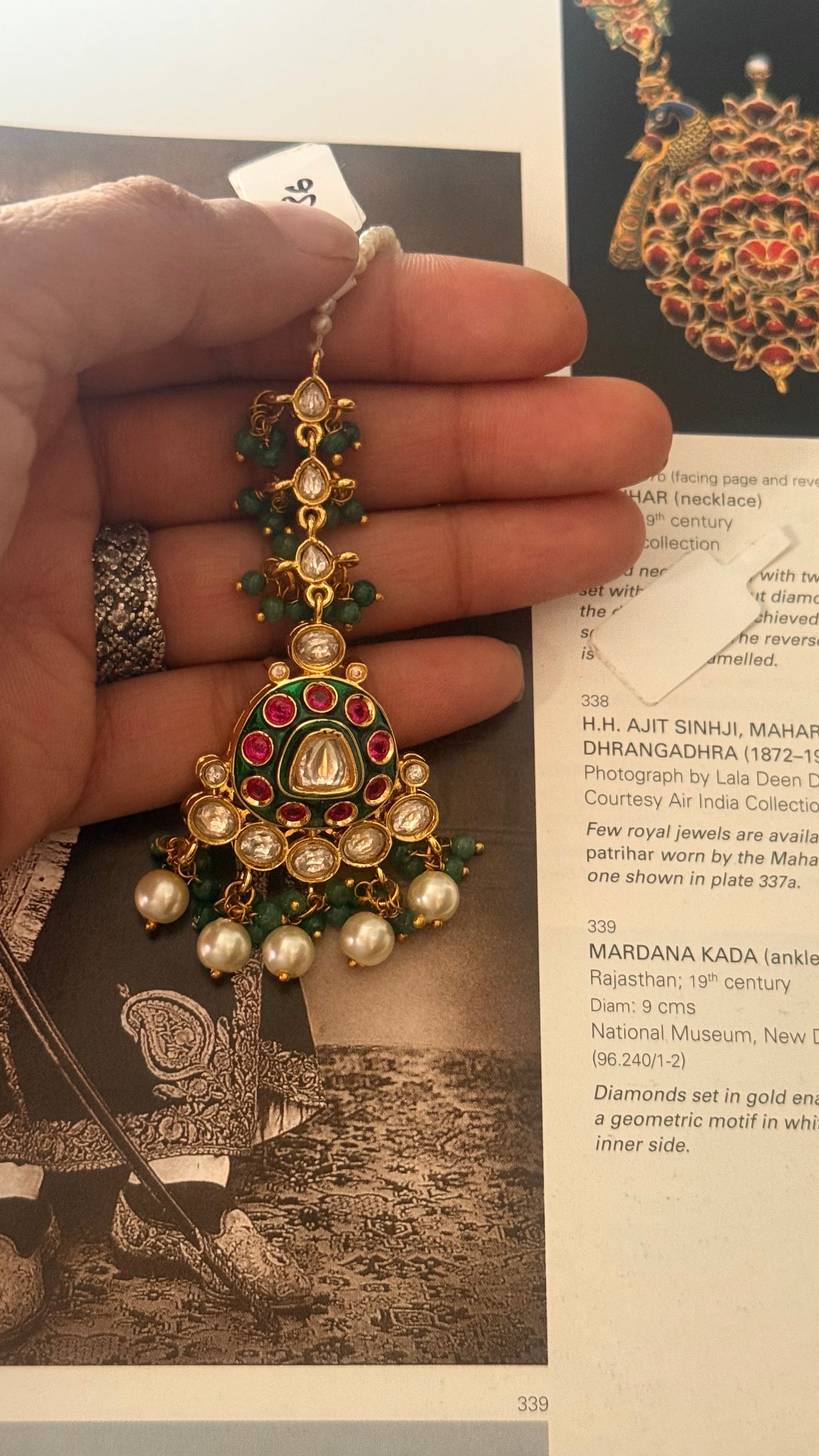 Rani pink & emerald meena maangtika with mint drops