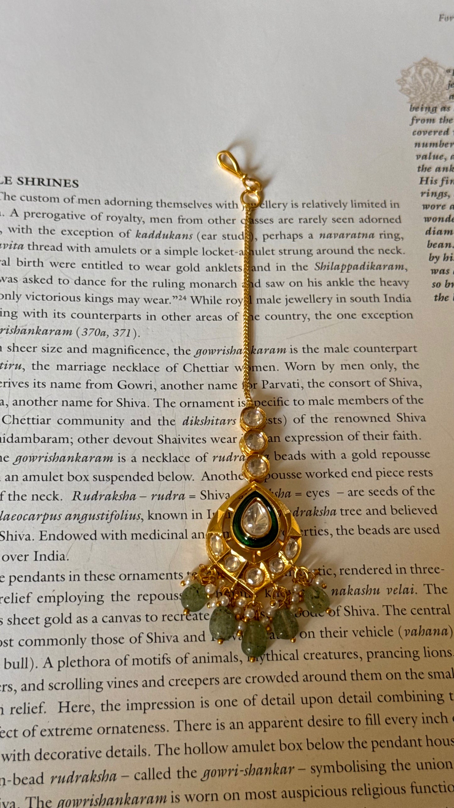 Tear shape emerald maangtika