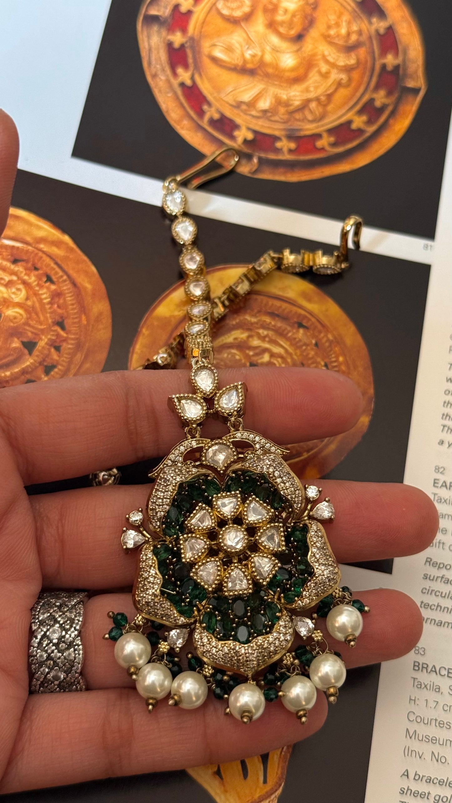 Emerald takkar floral Victorian work mangtika