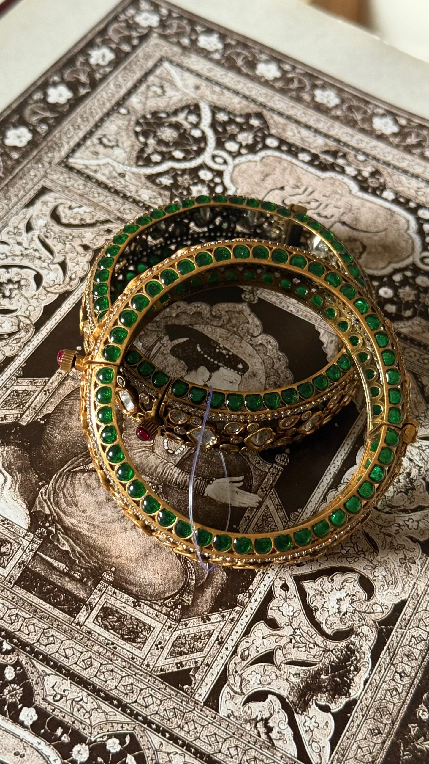 Moissanite polki & emerald openable bangle