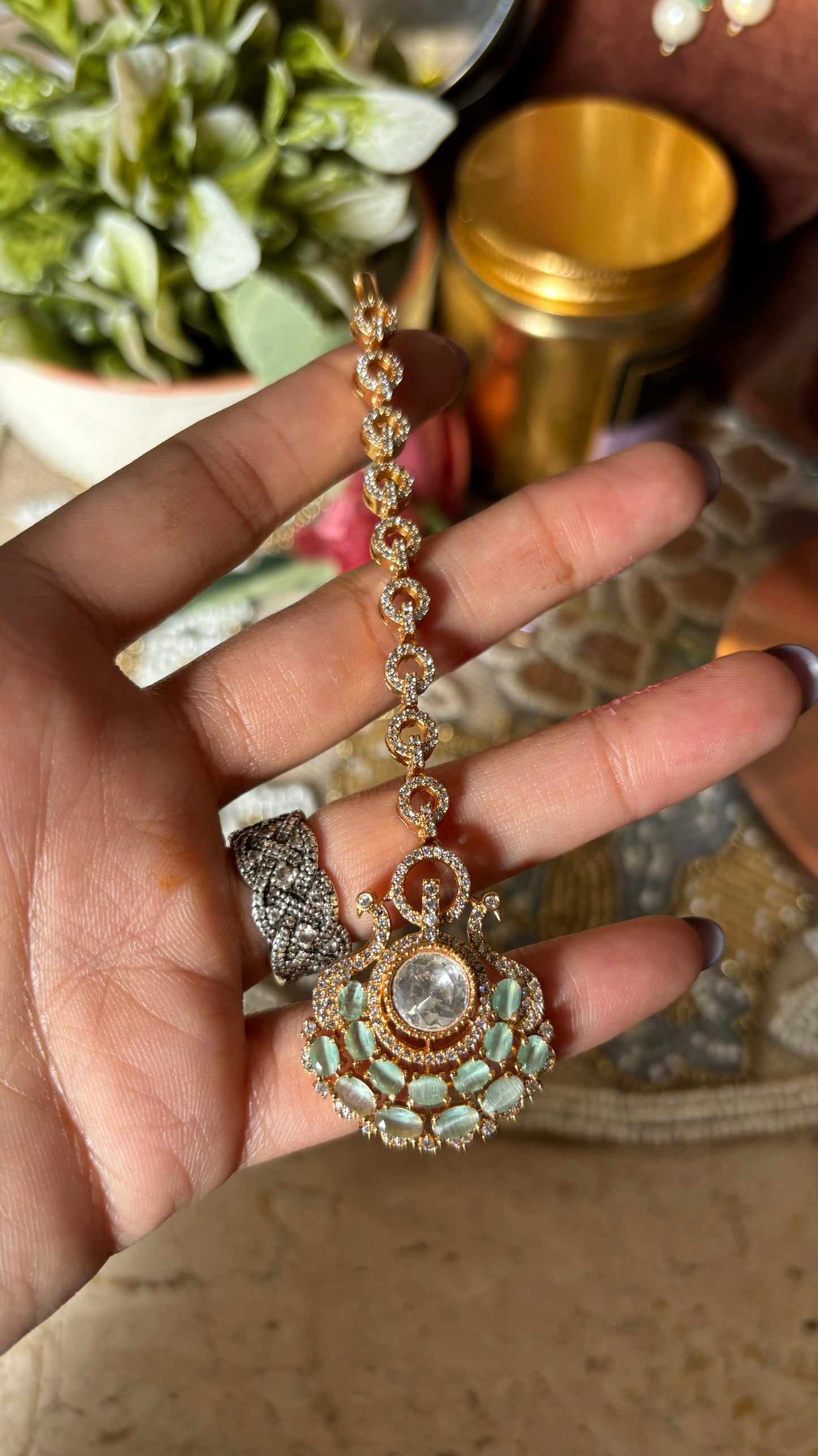 Mint firoza maangtika