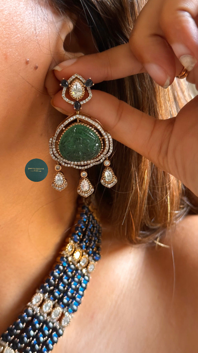 Sapphire with emerald carving designer collar set
