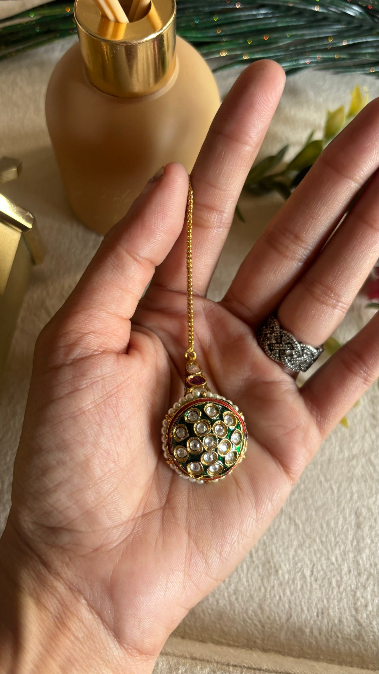 meenakari borla maangtika