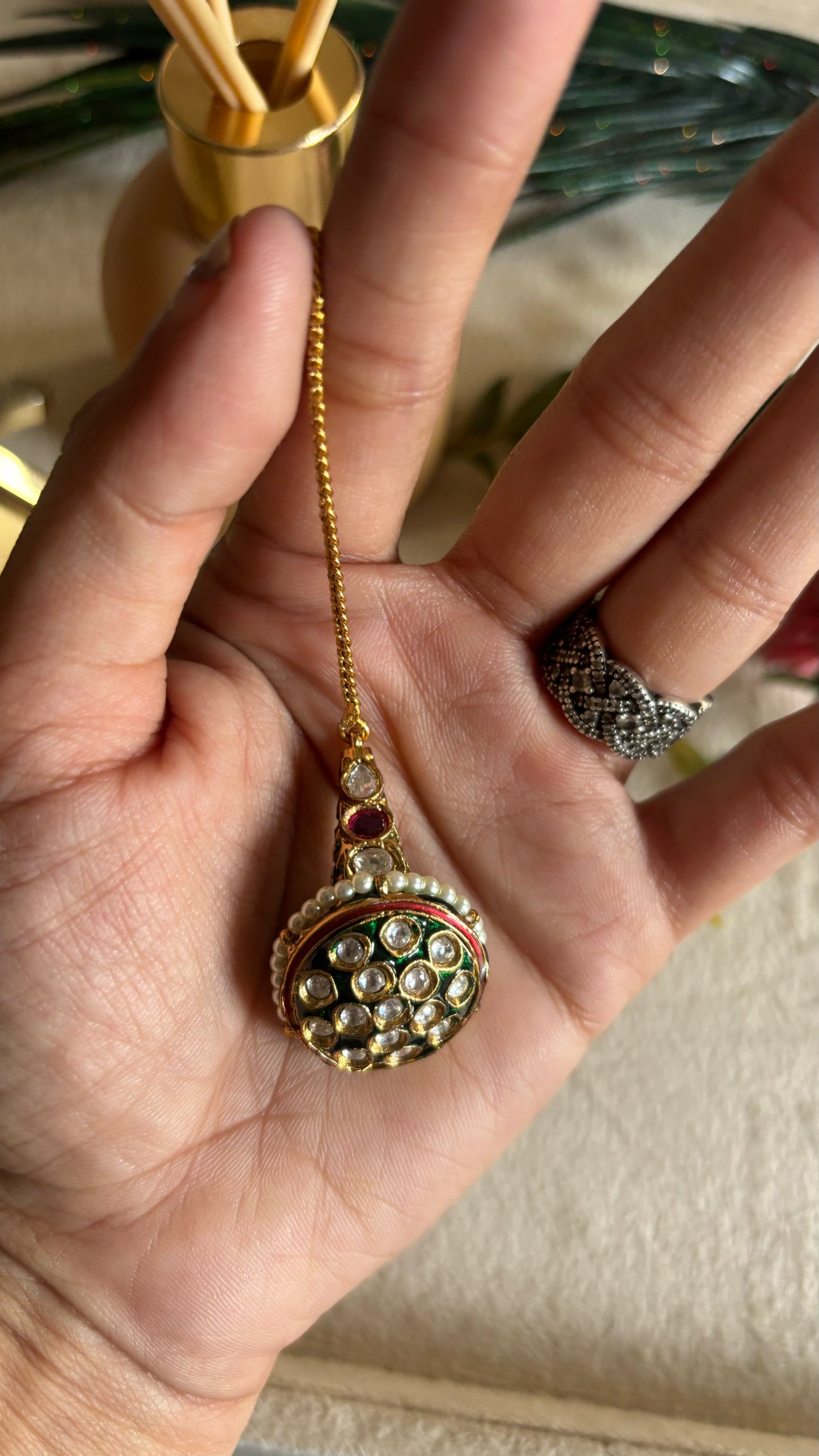 meenakari borla maangtika