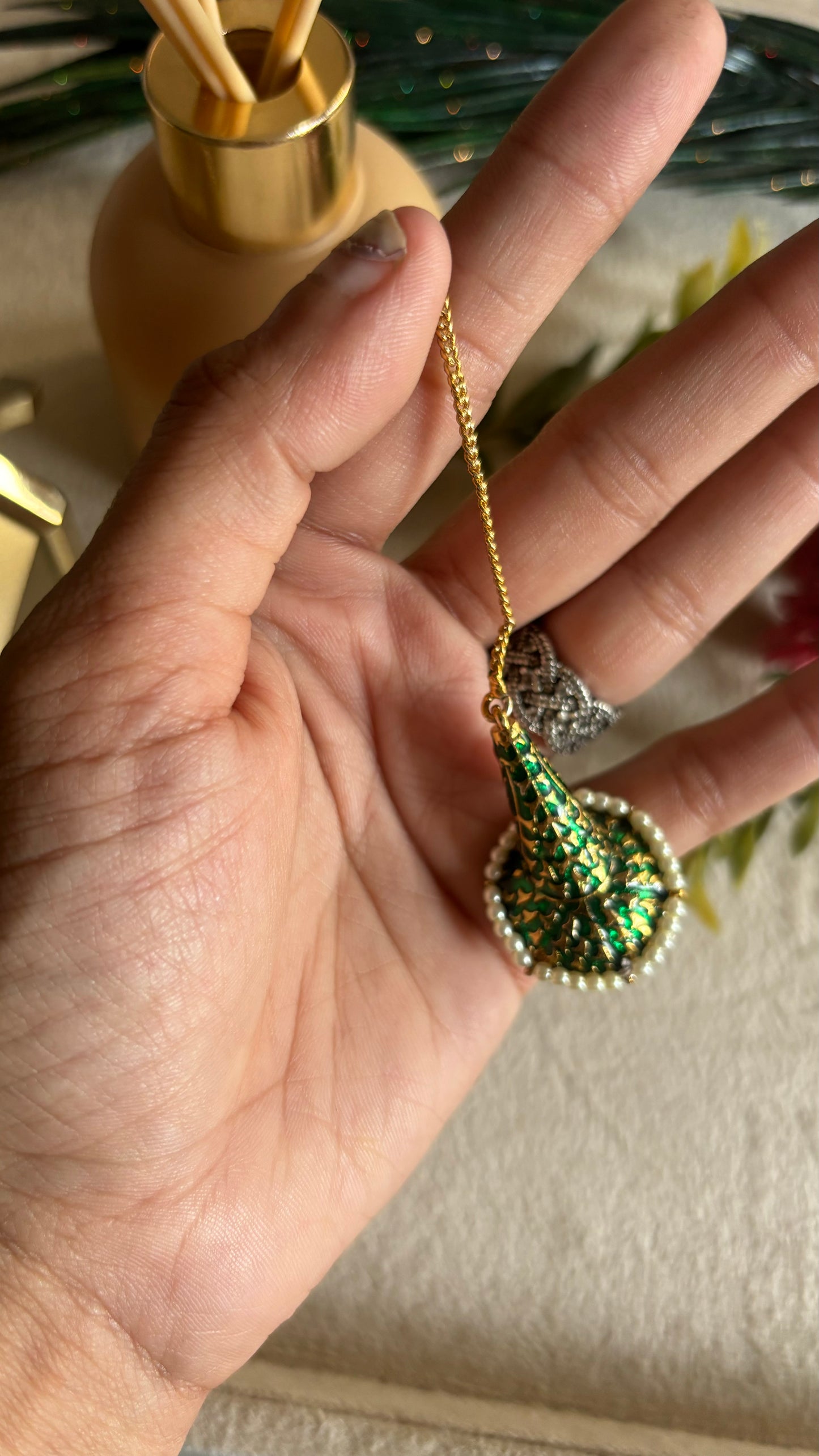 meenakari borla maangtika