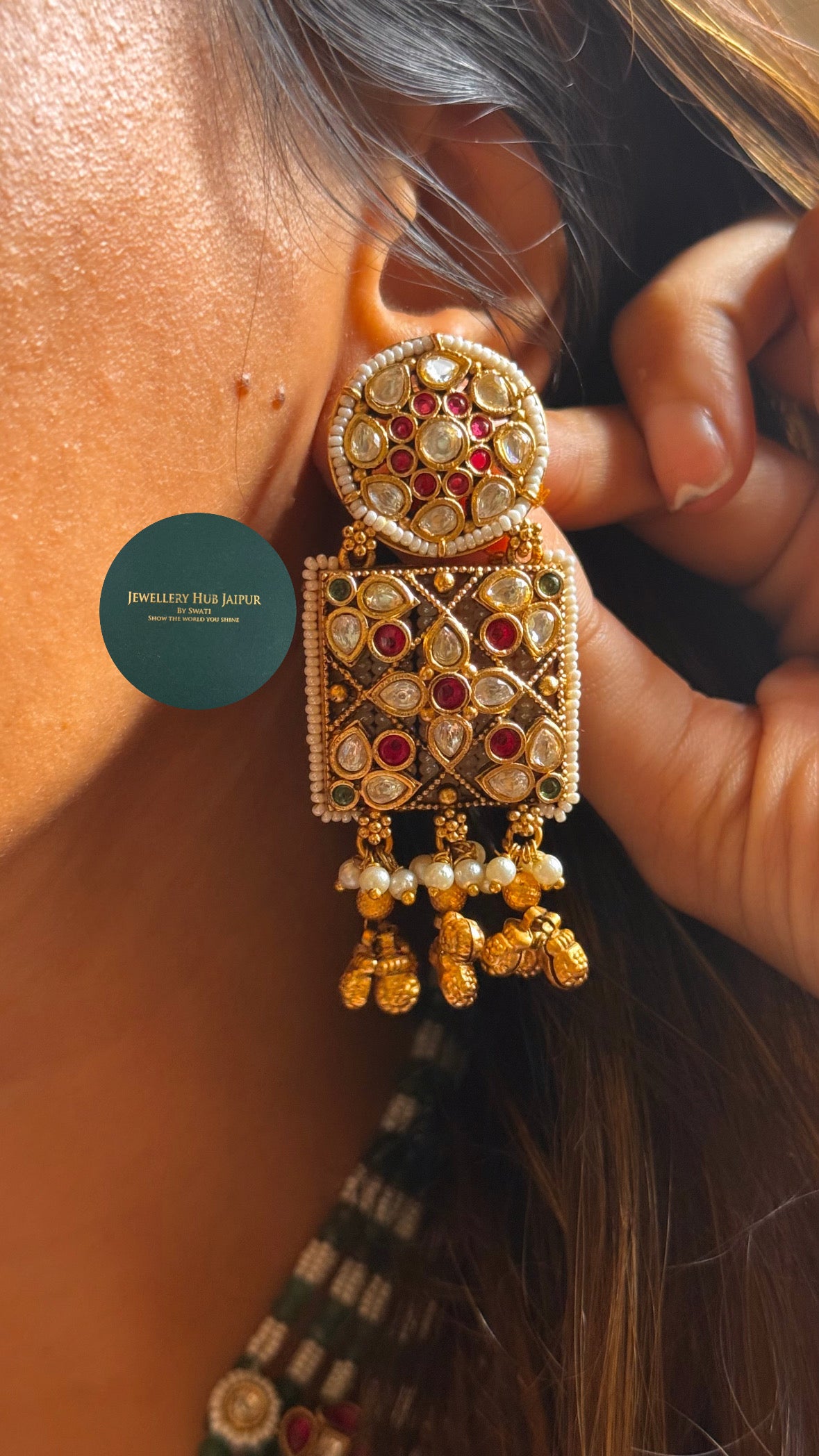 Rani pink with rajwada styled emerald set