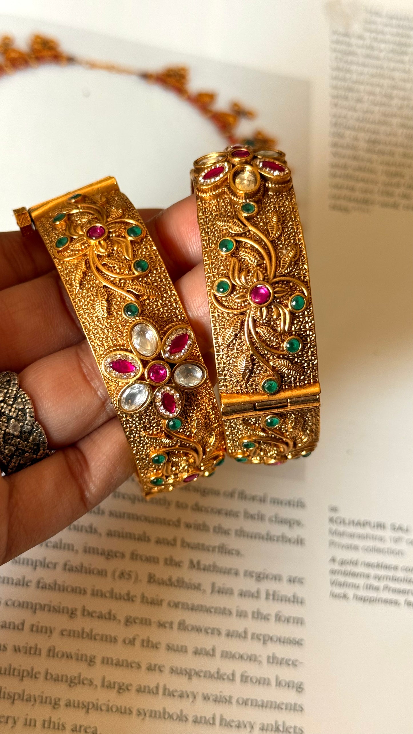 Dual colour floral ruby polki rahjwadi bangles