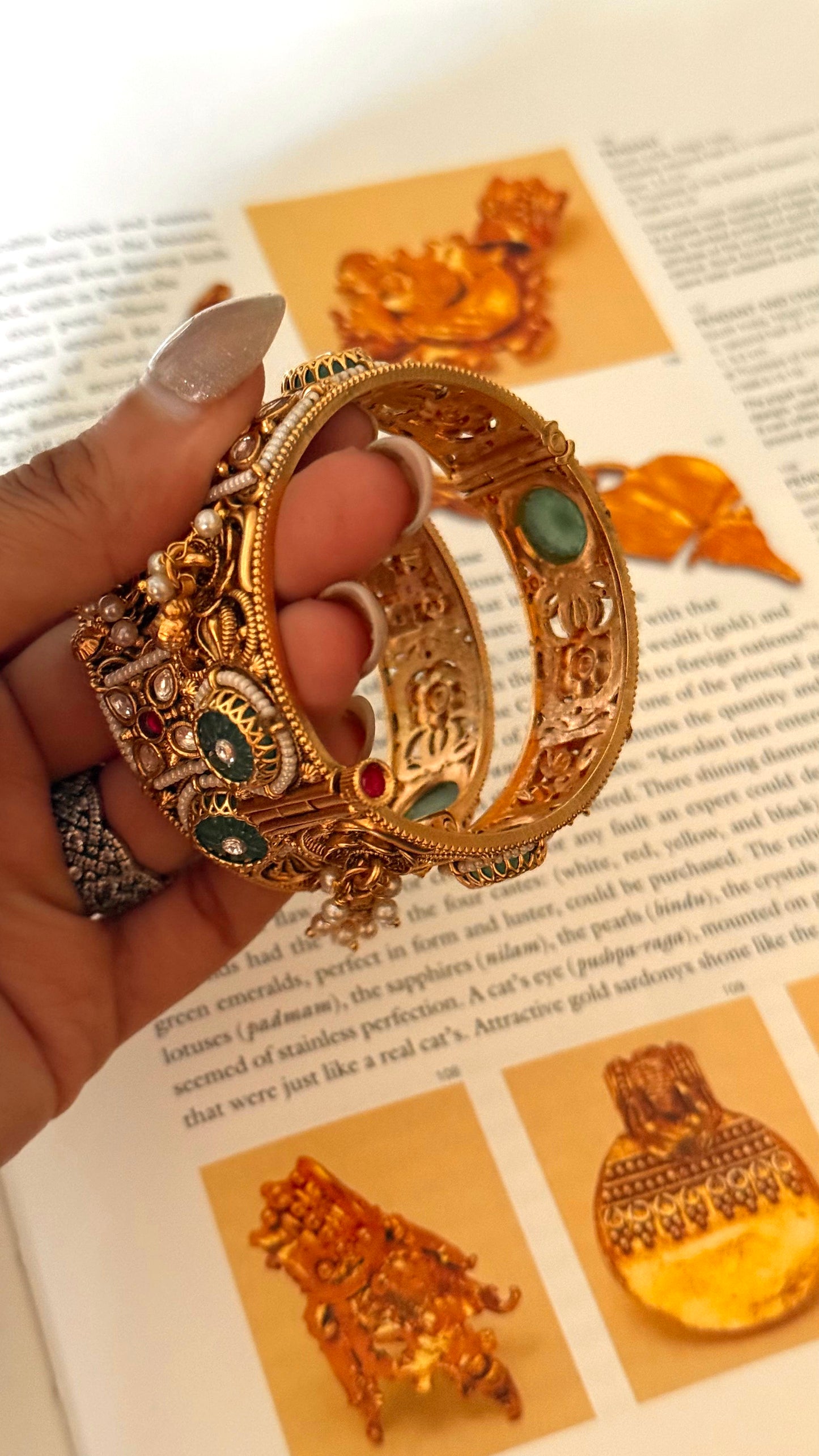 Emerald doublet rajwada openable bangle