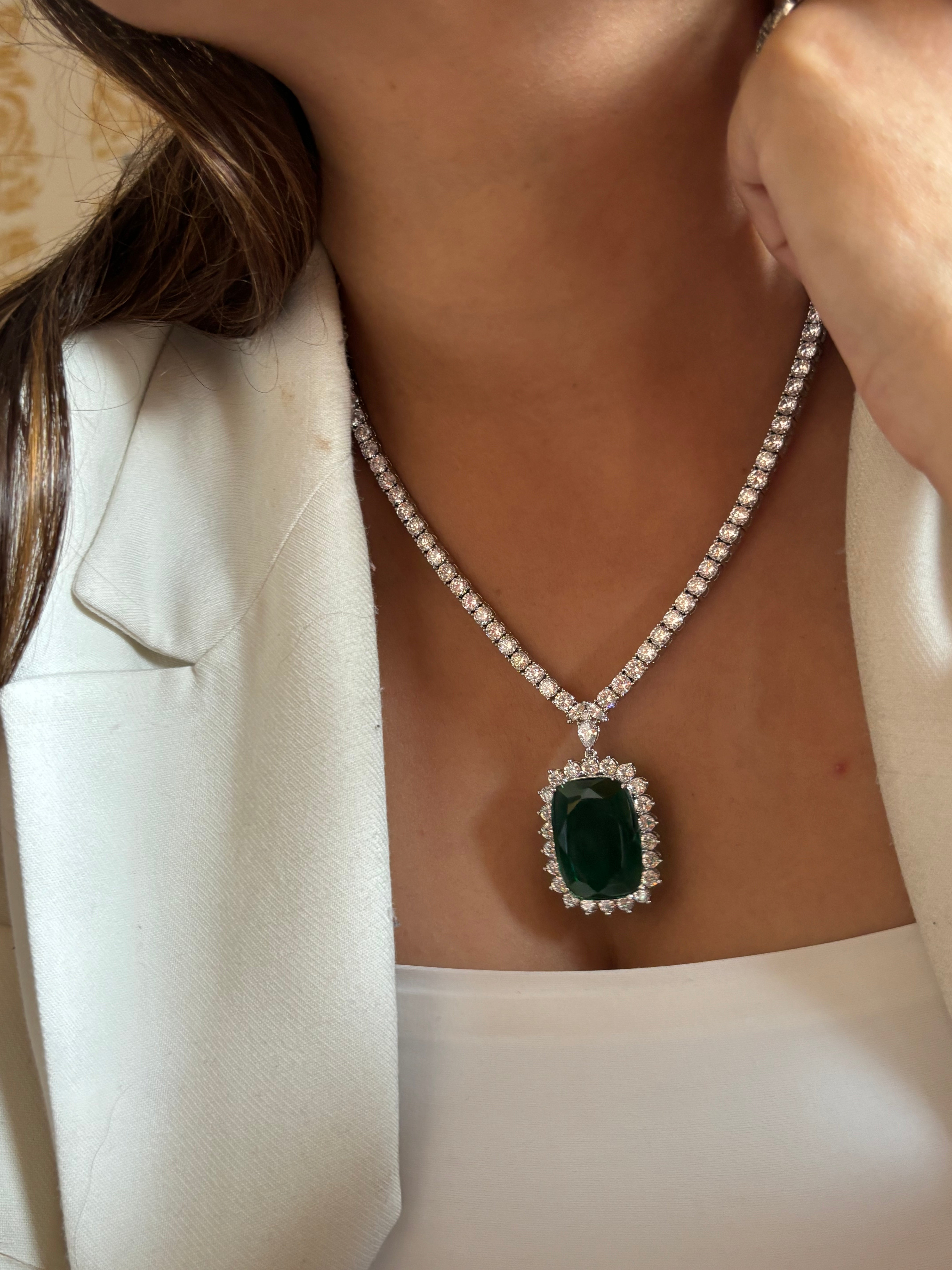 Emerald diamond necklace