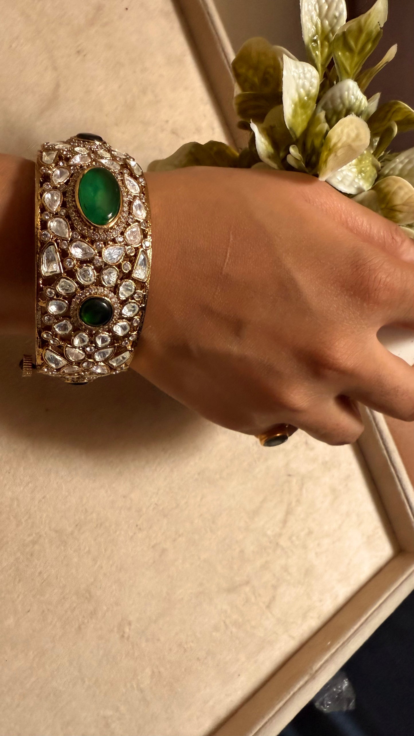 Single Emerald doublet Moissanite openable bangle