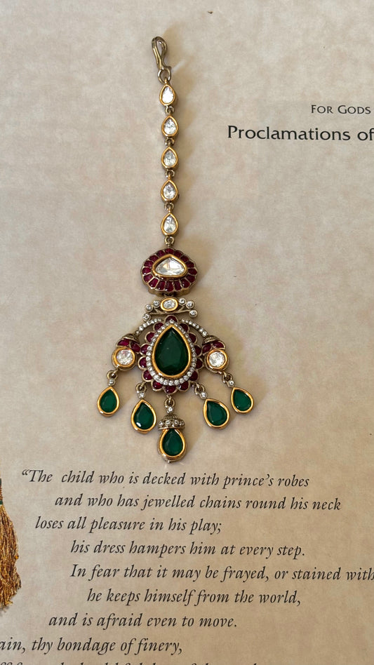 Emerald & Ruby takkar work maangtika