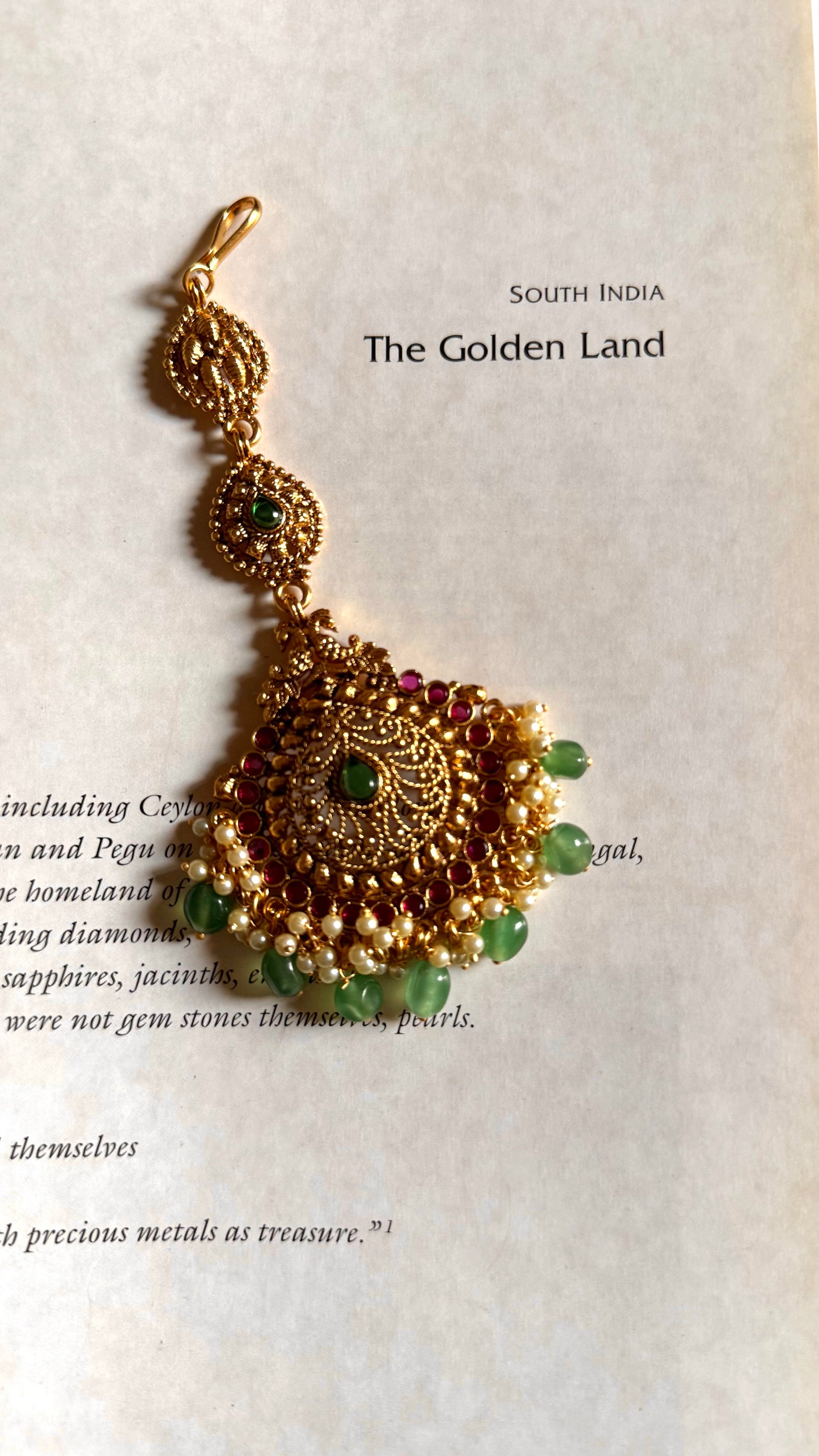 Rajwada emerald maang tika