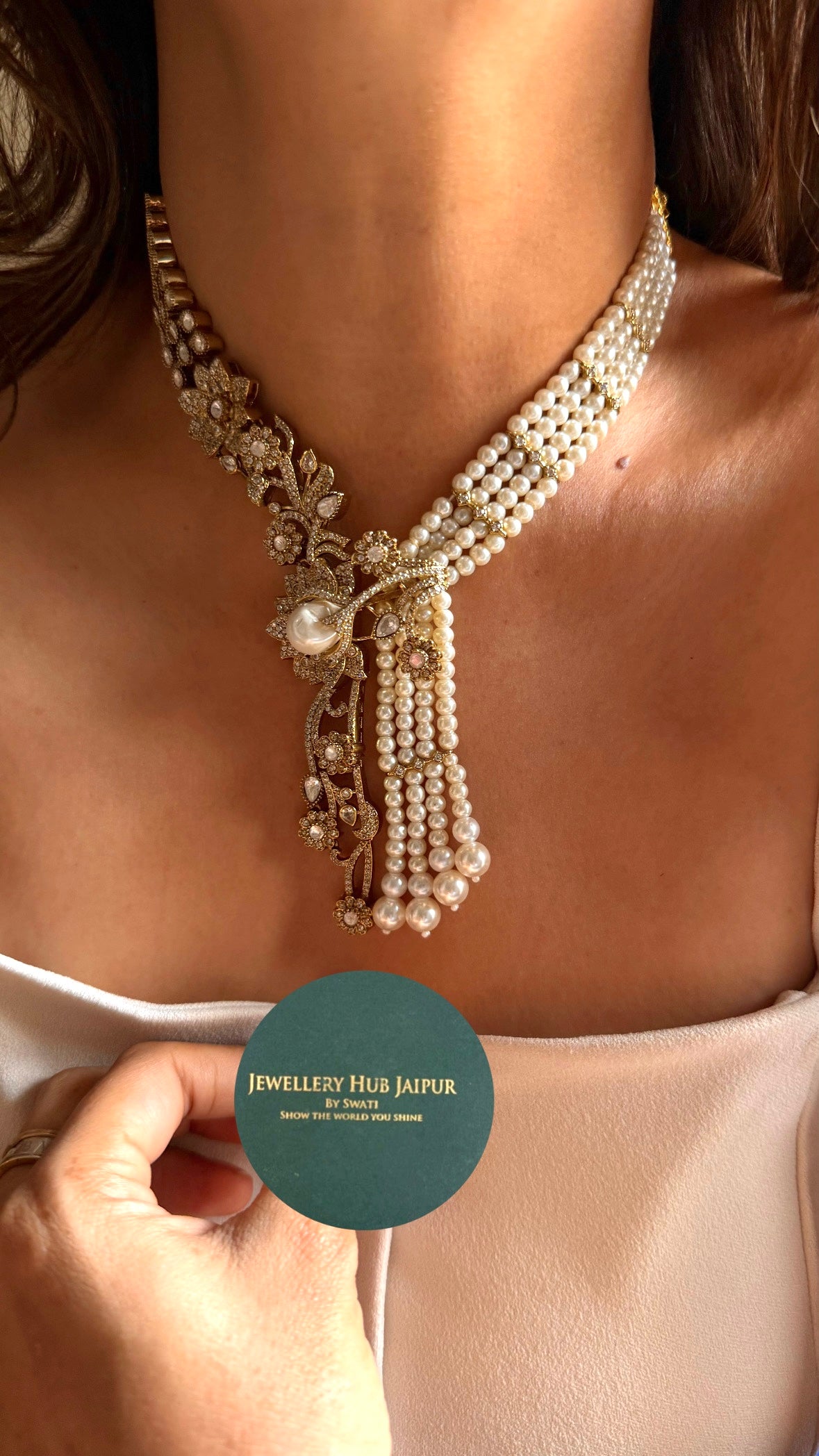 Pearl detailing contemporary Necklace