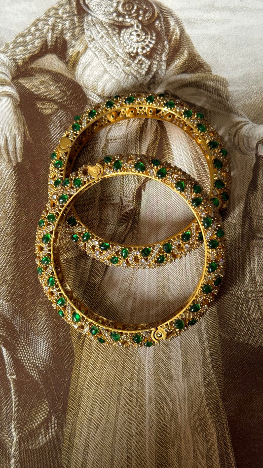 Emerald moissanite openable bangle