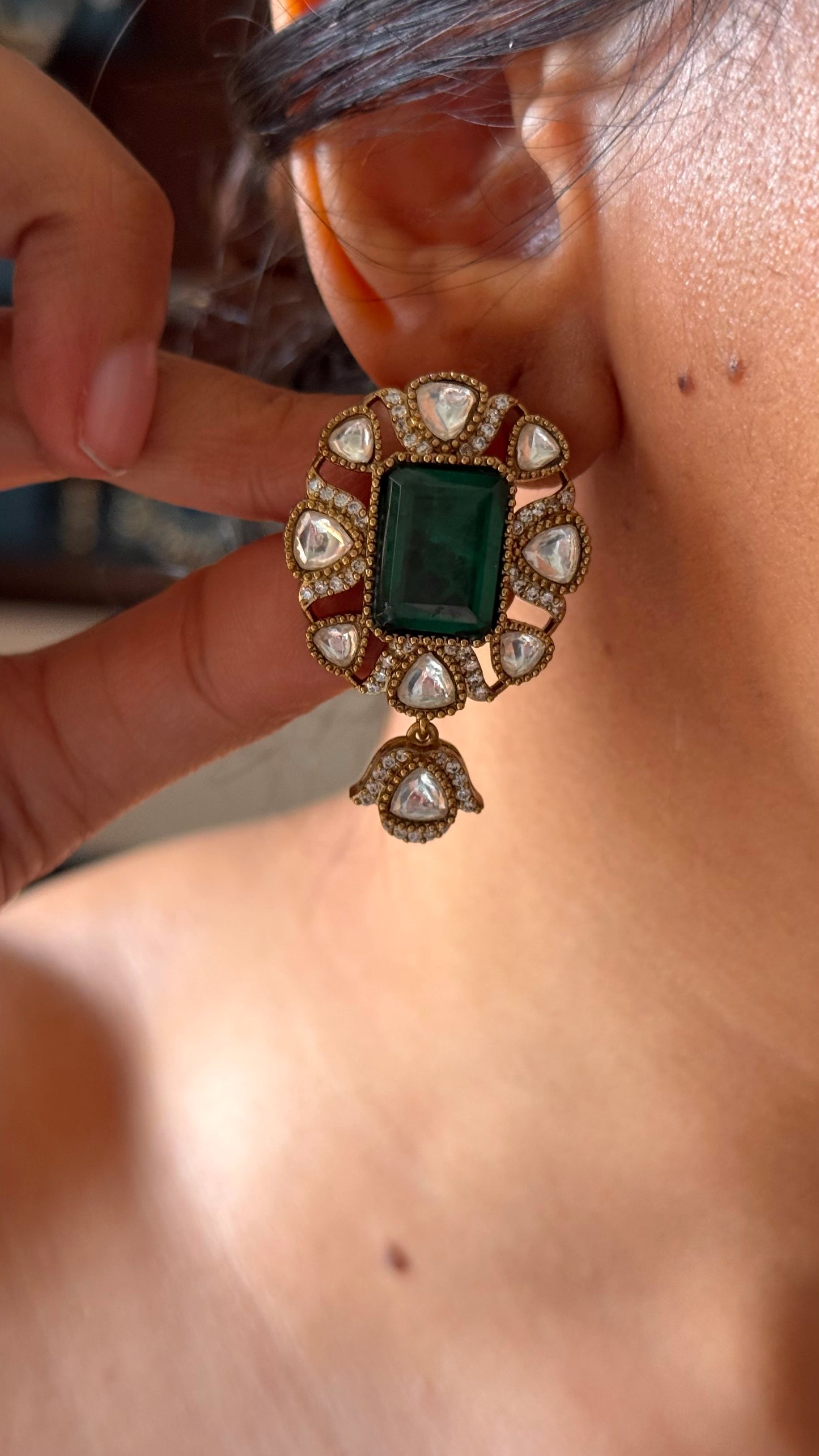 Emerald polki victorian minimal necklace