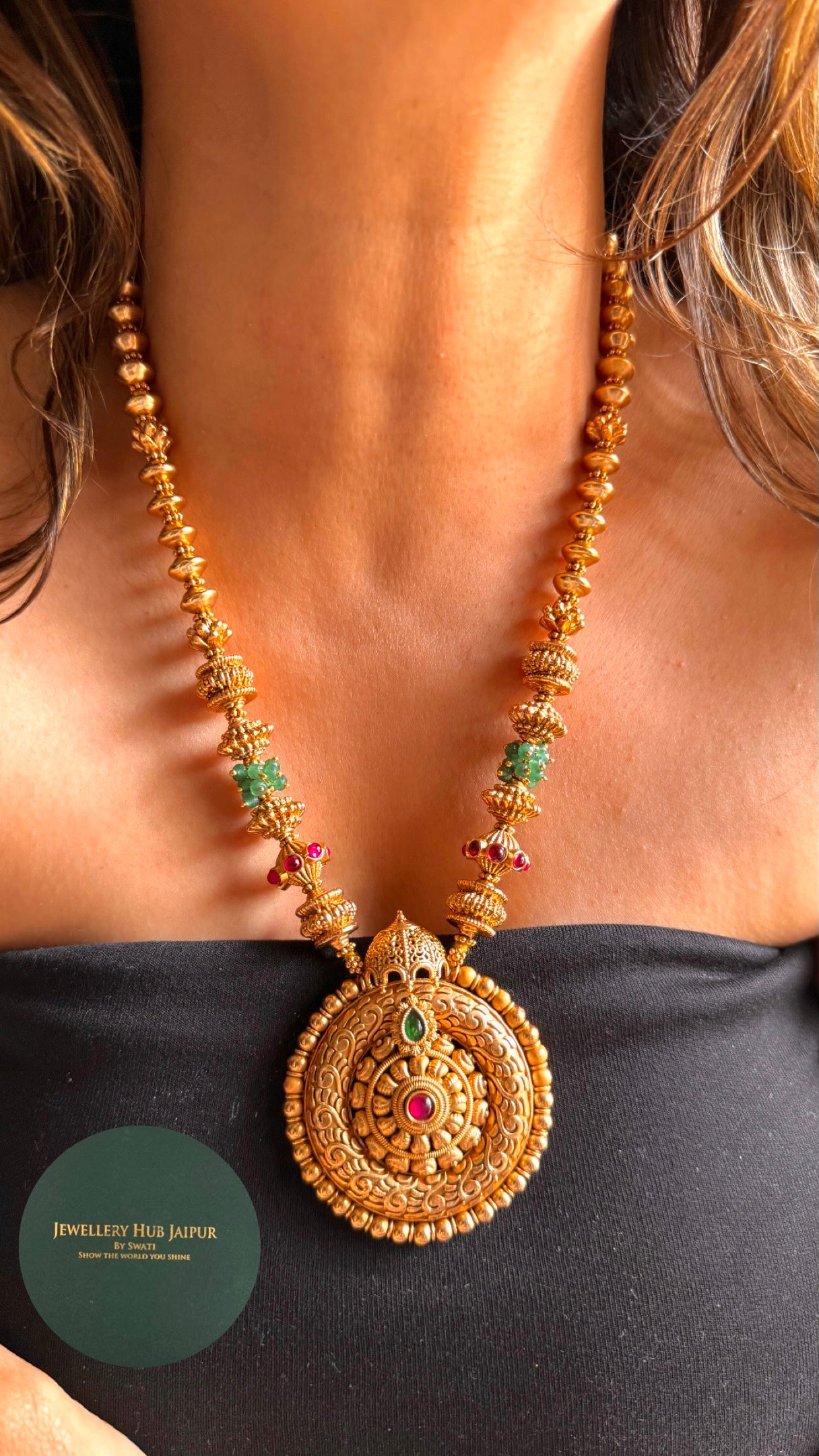 Gold Rajwada pendant set with matar mala detailing