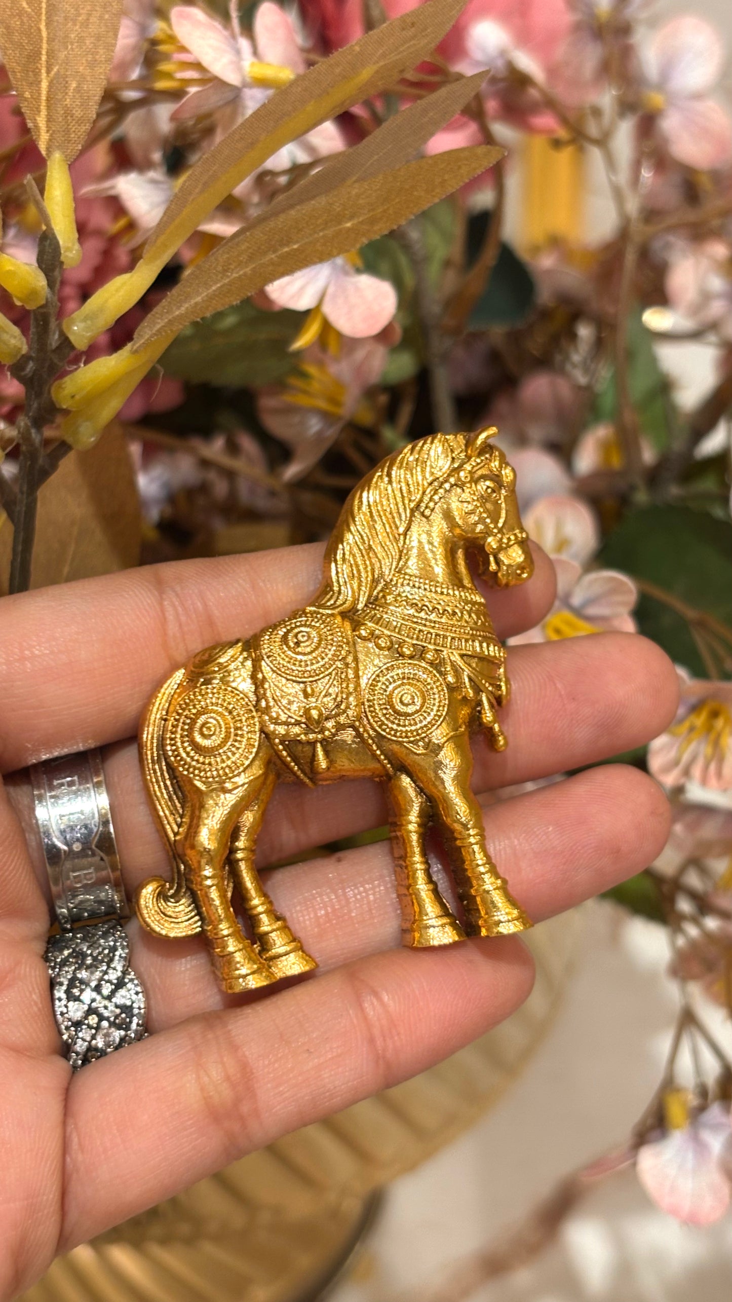 Symbol of Patience & contentment, brooch