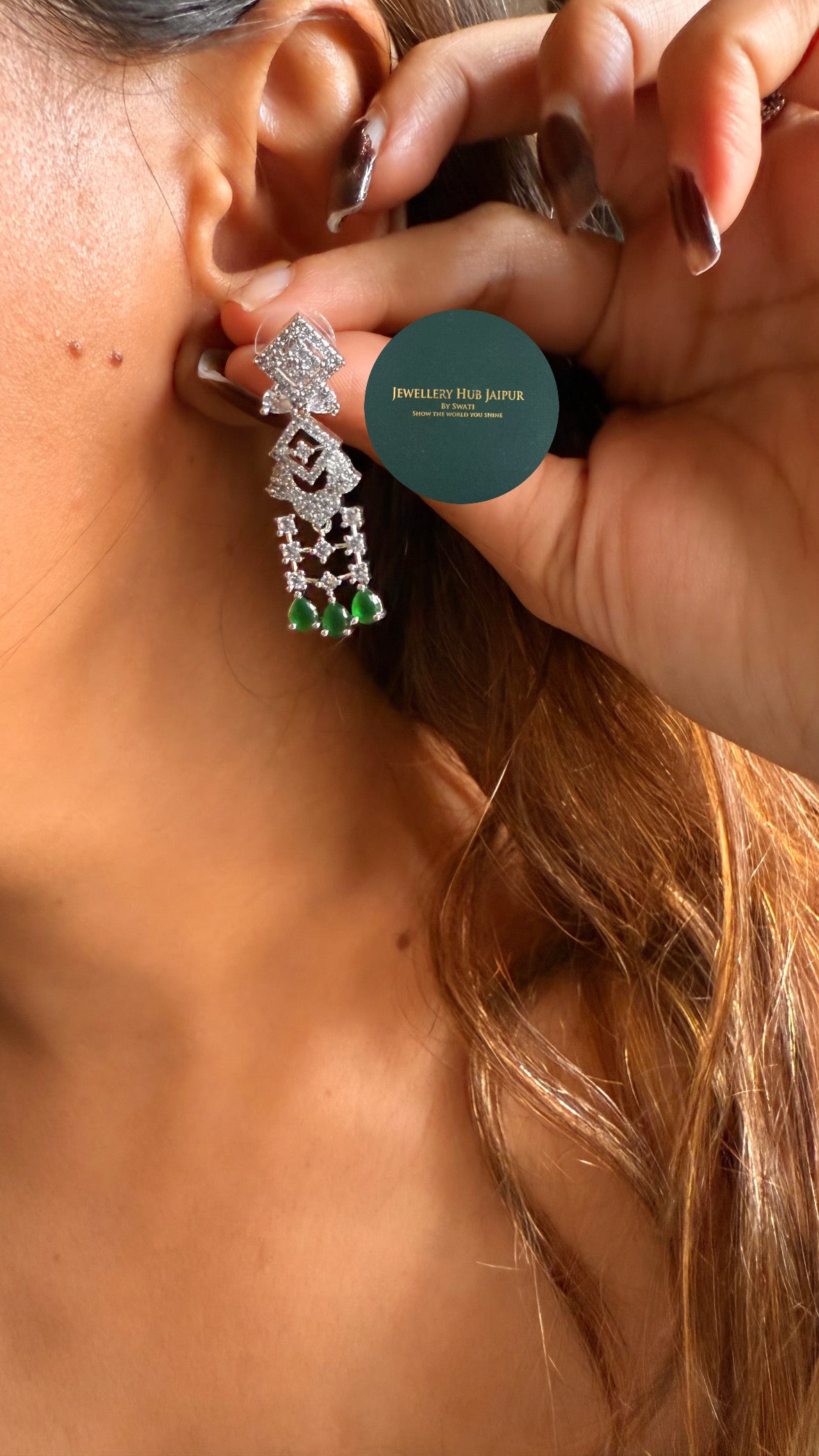Emerald diamond choker