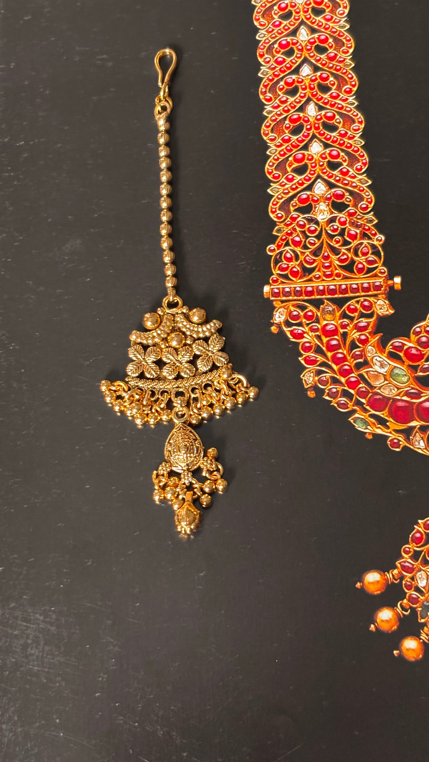 Gold rajwada nakashi Maangtika