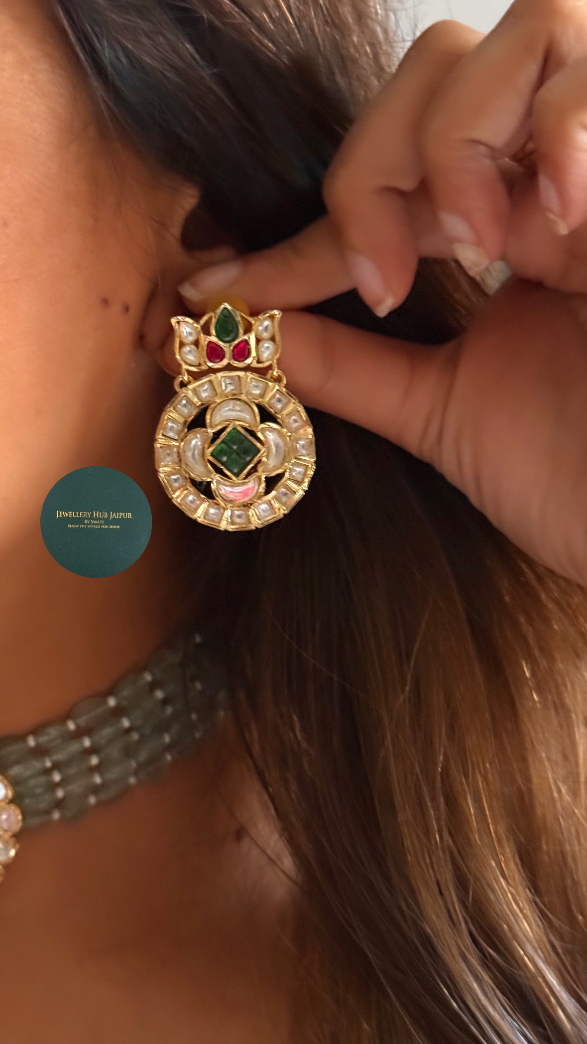 Real Moissanite Emerald & rani pink mint thread choker set