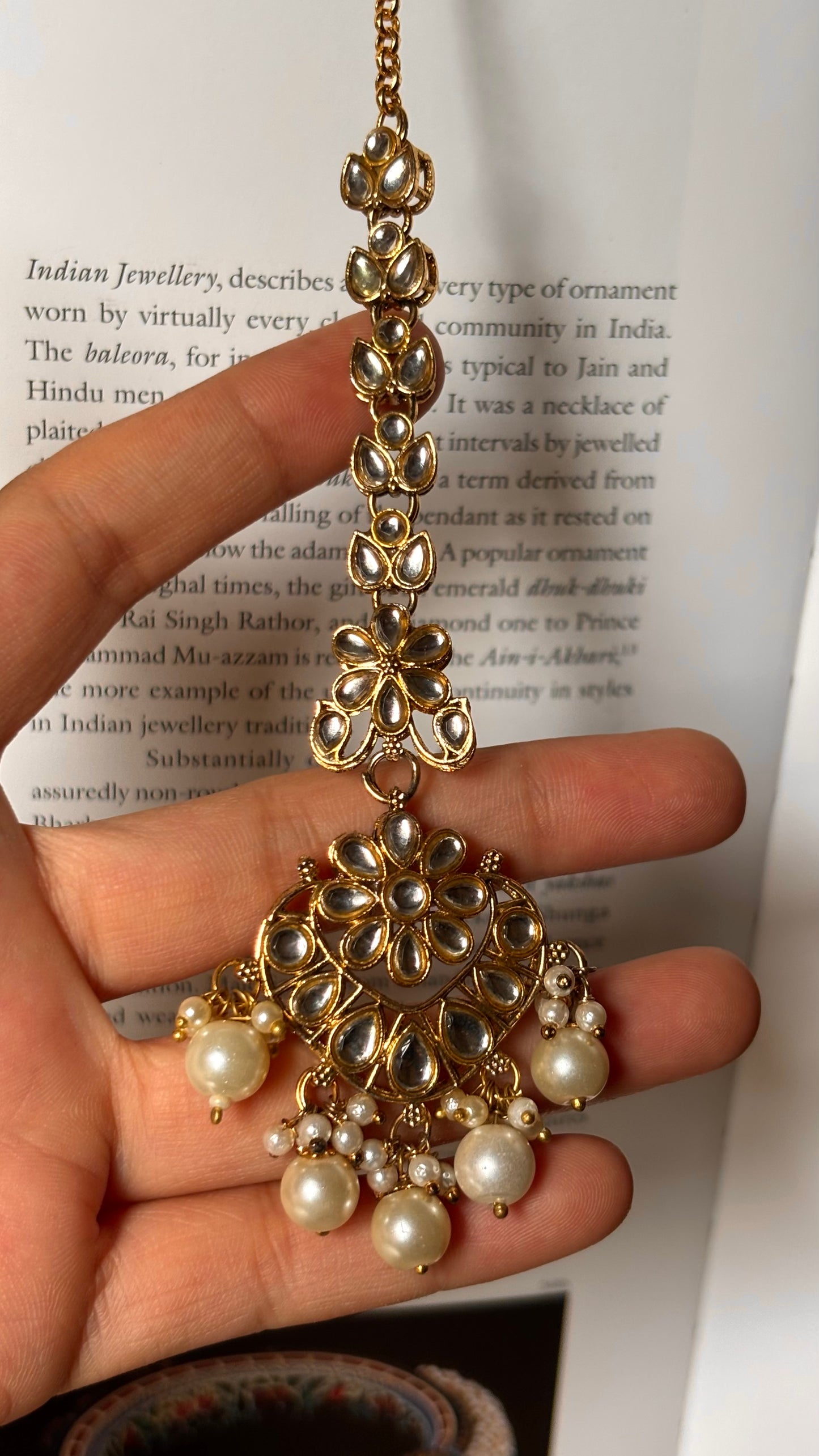 Paachi with pearl detailing Maangtika