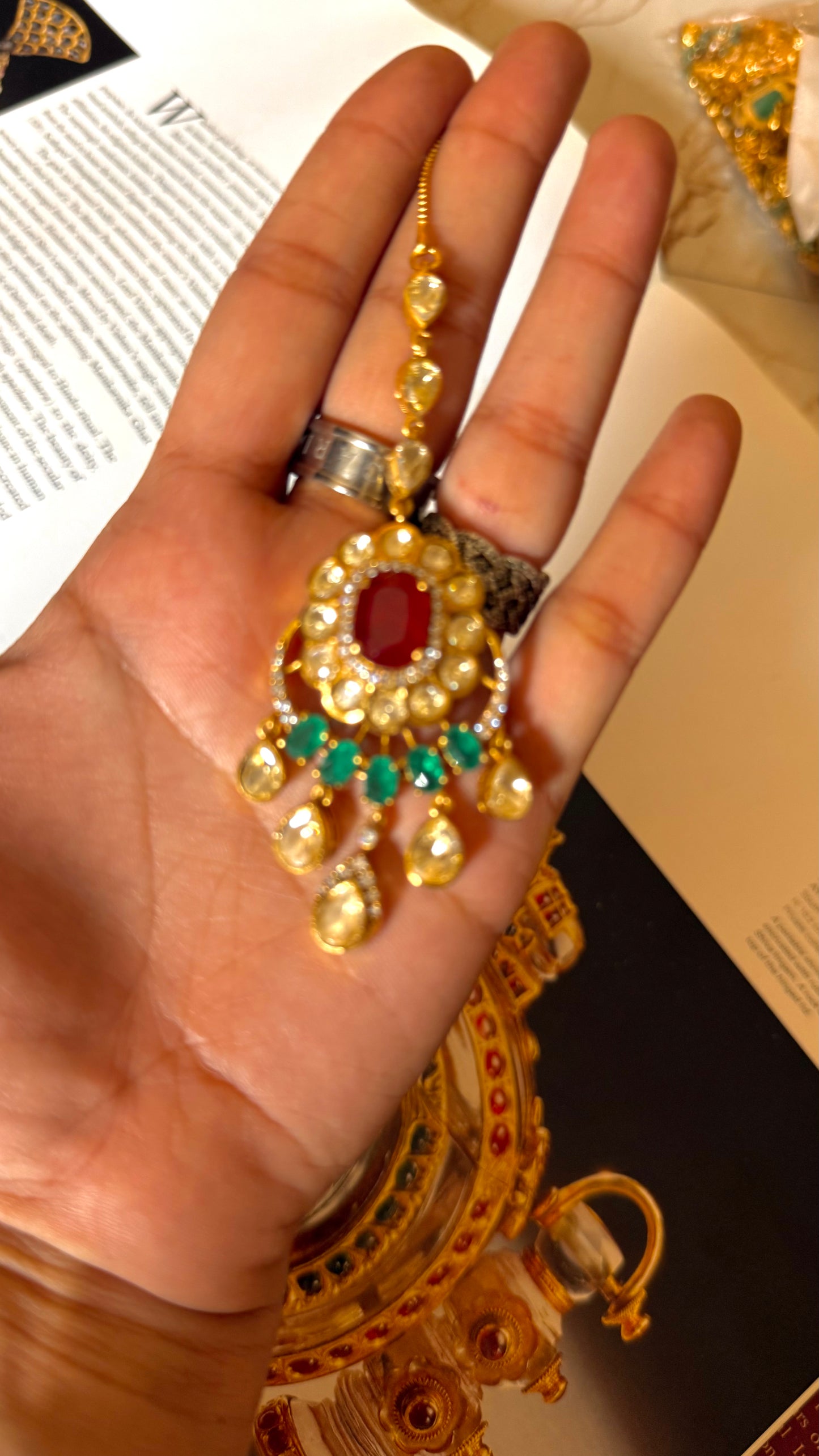 Ruby & emerald peeli polki maangtika