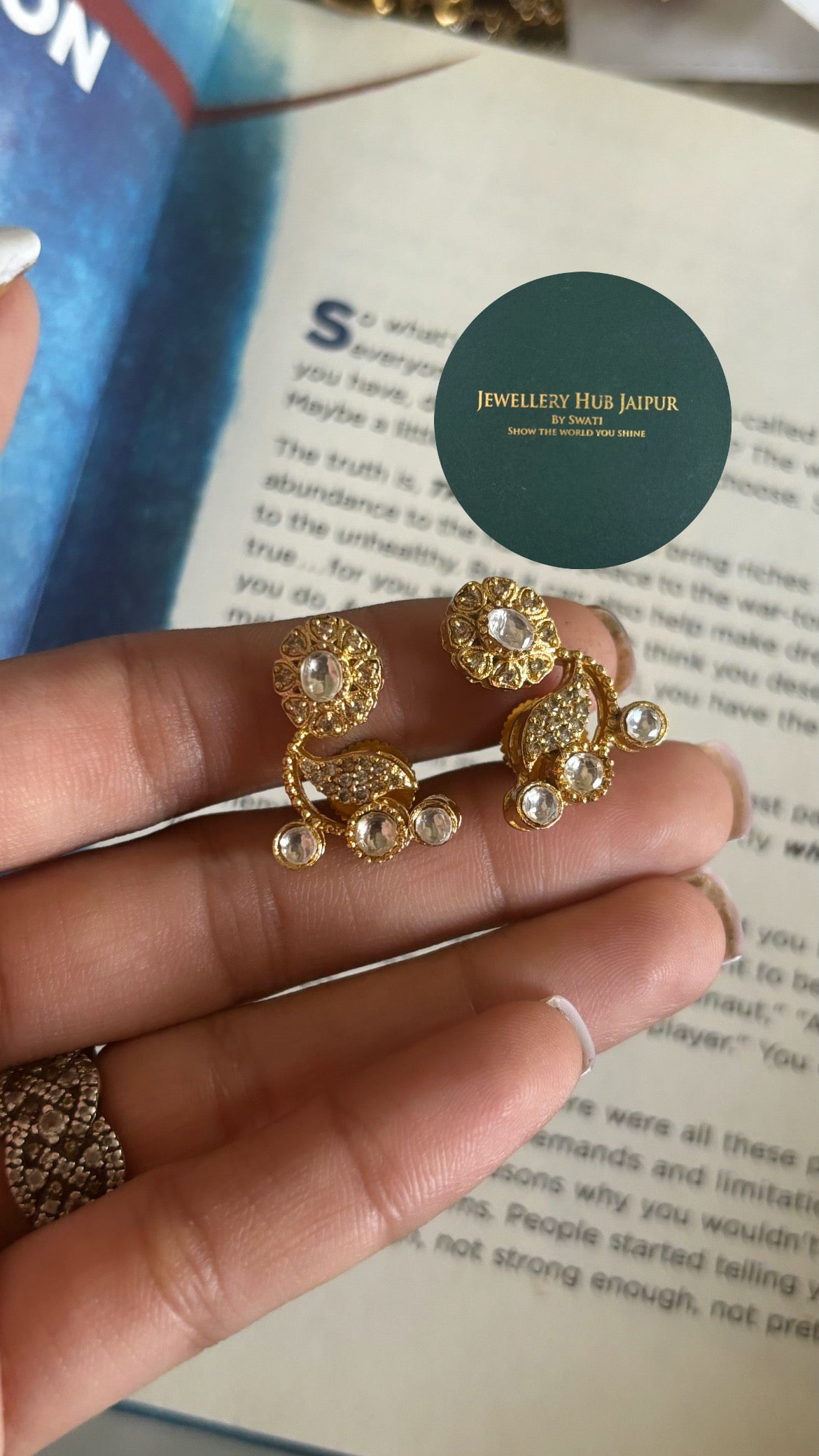 Emerald Sabyasachi tiger down pendant set