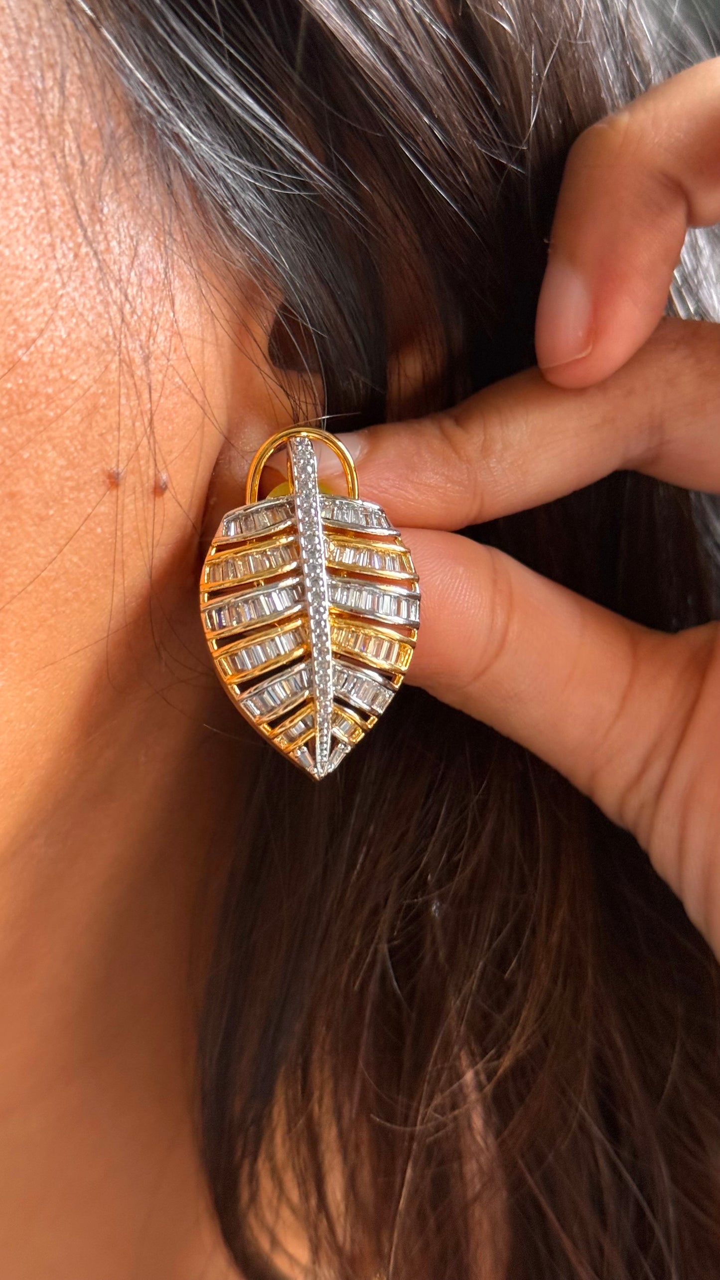 Leafy designer Gj diamond pendant set
