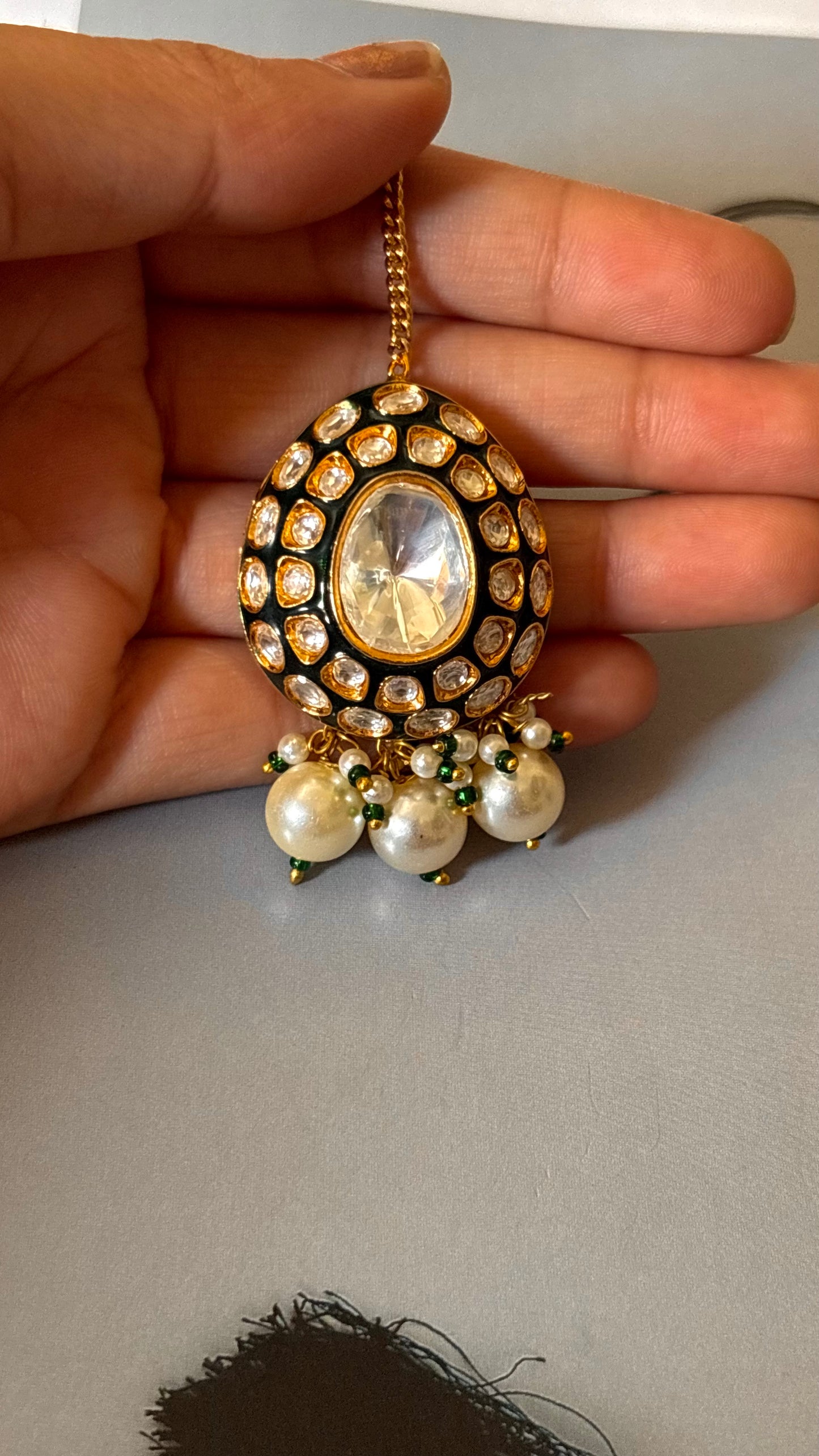 Meenakari maangtika