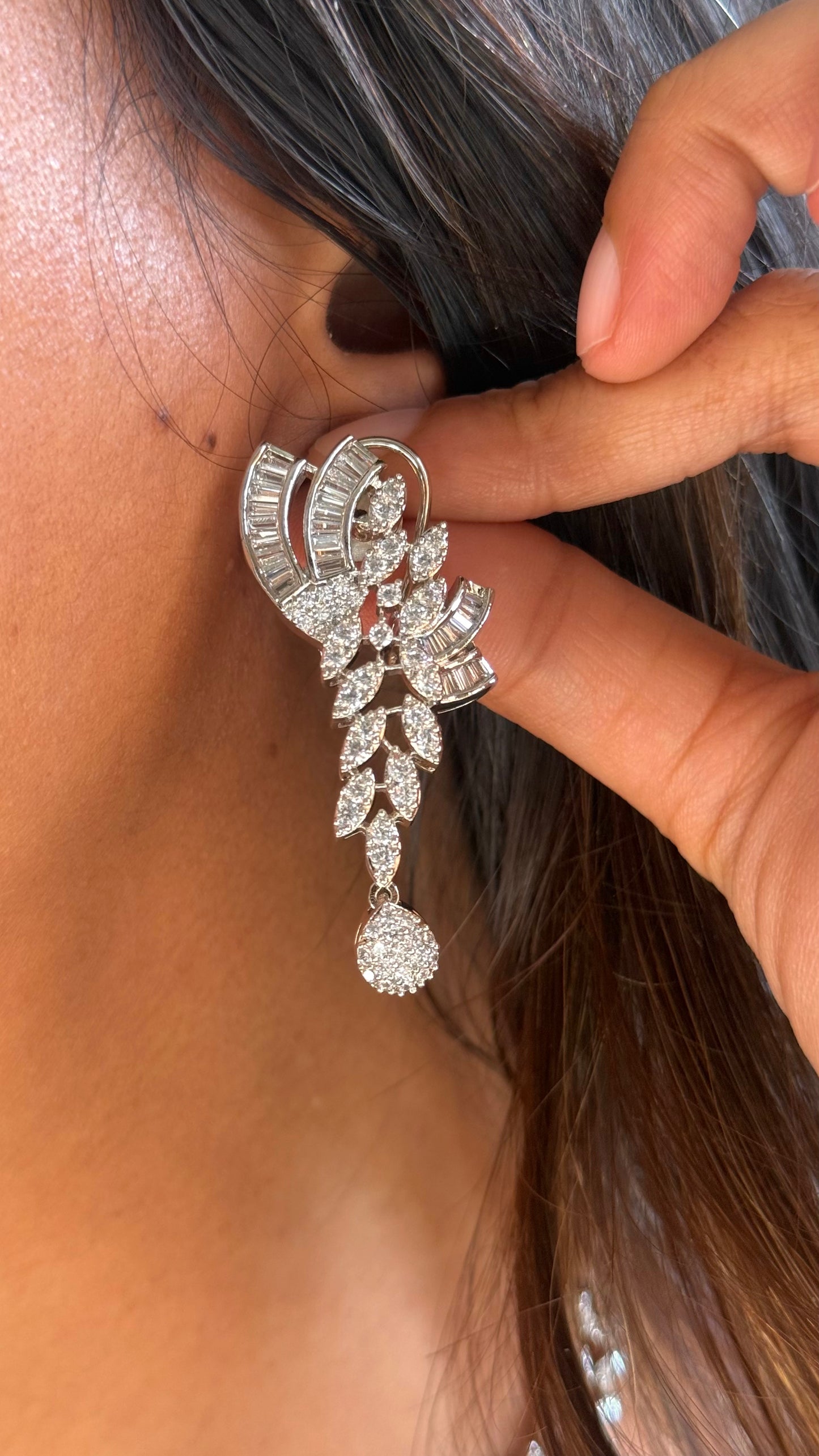 Cz diamond tear drop designer necklace (rhodium polish)