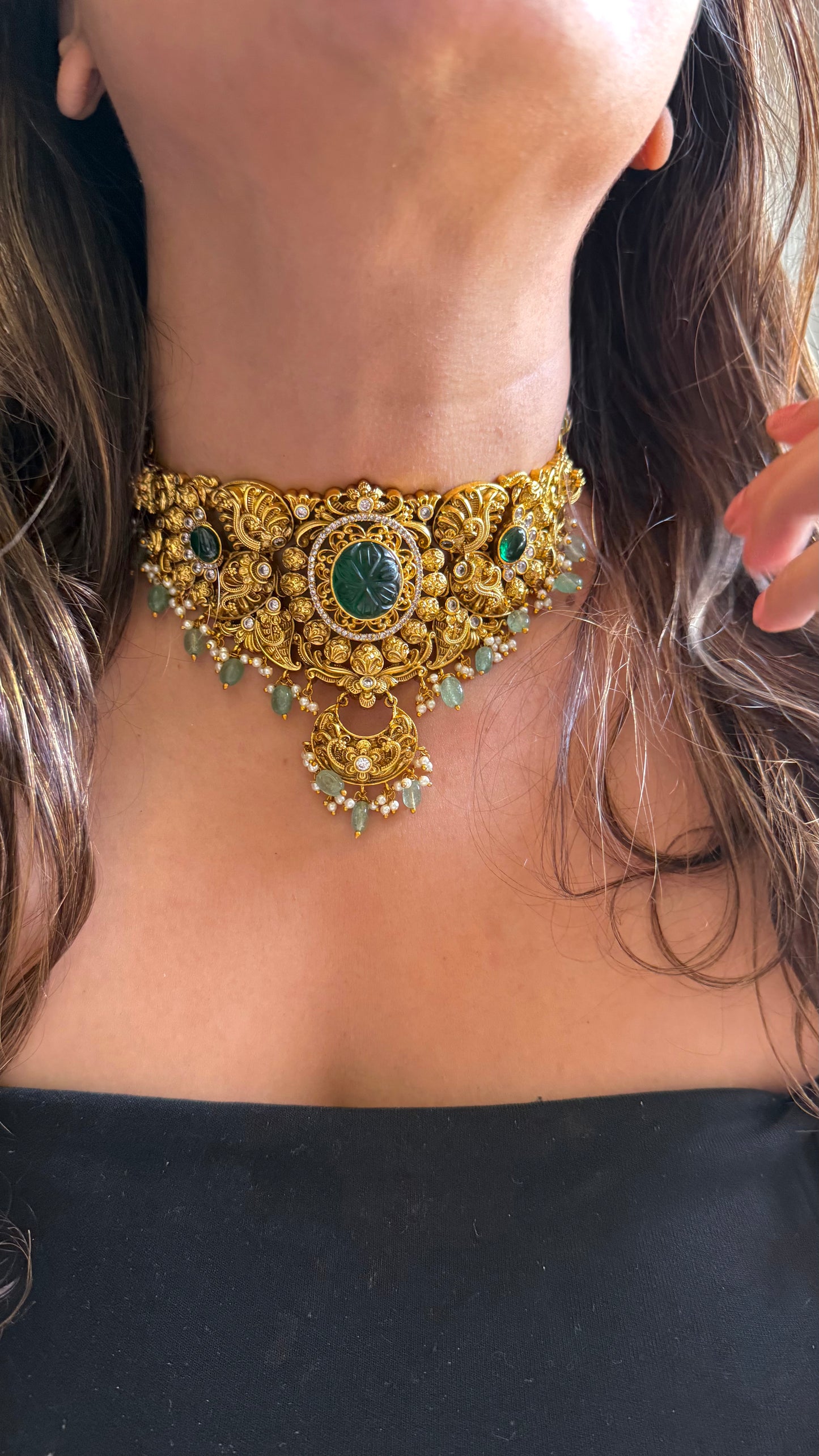 Emerald carving stone Nakashee choker set