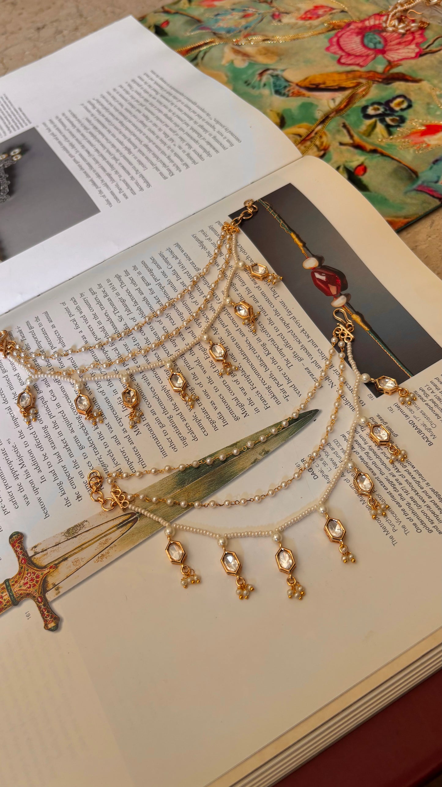 Three layer with pearl Kaanchain