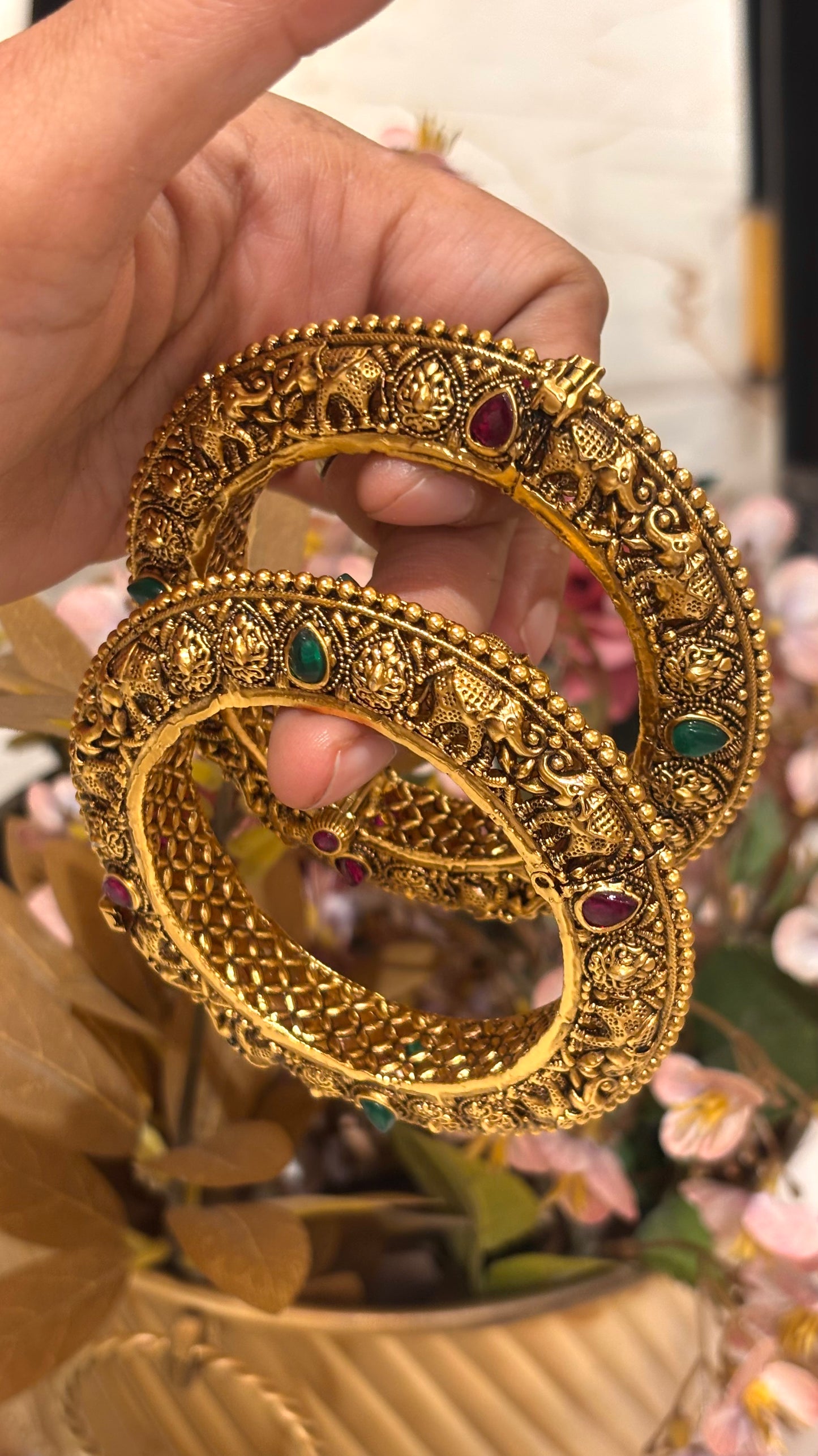 Ruby & Emerald Nakshee bangdi