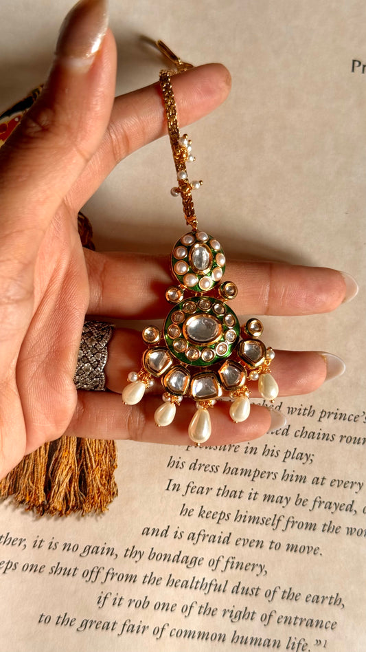 Emerald meenakari moissanite maangtika