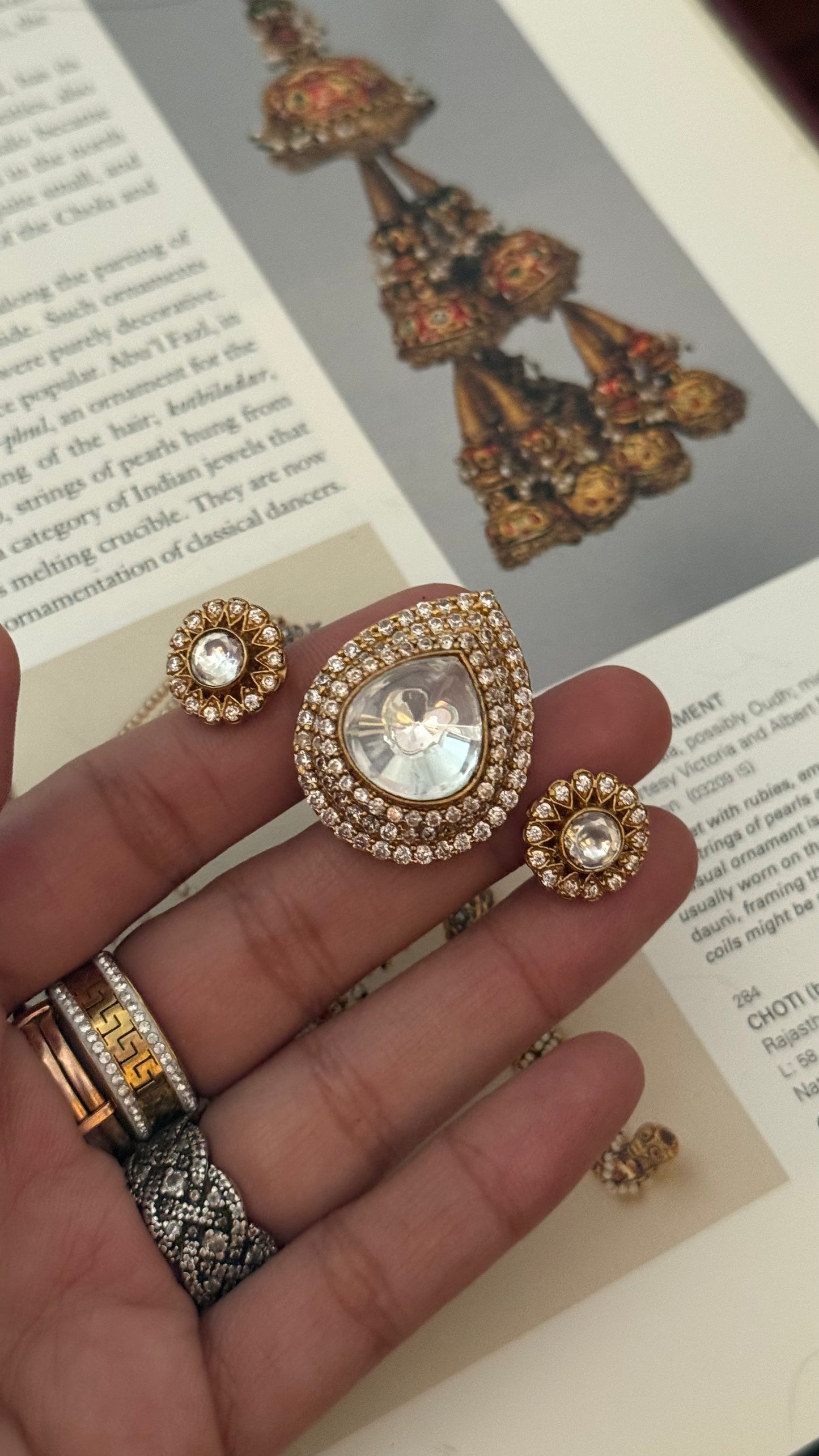 Drop shape uncut polki double finger ring