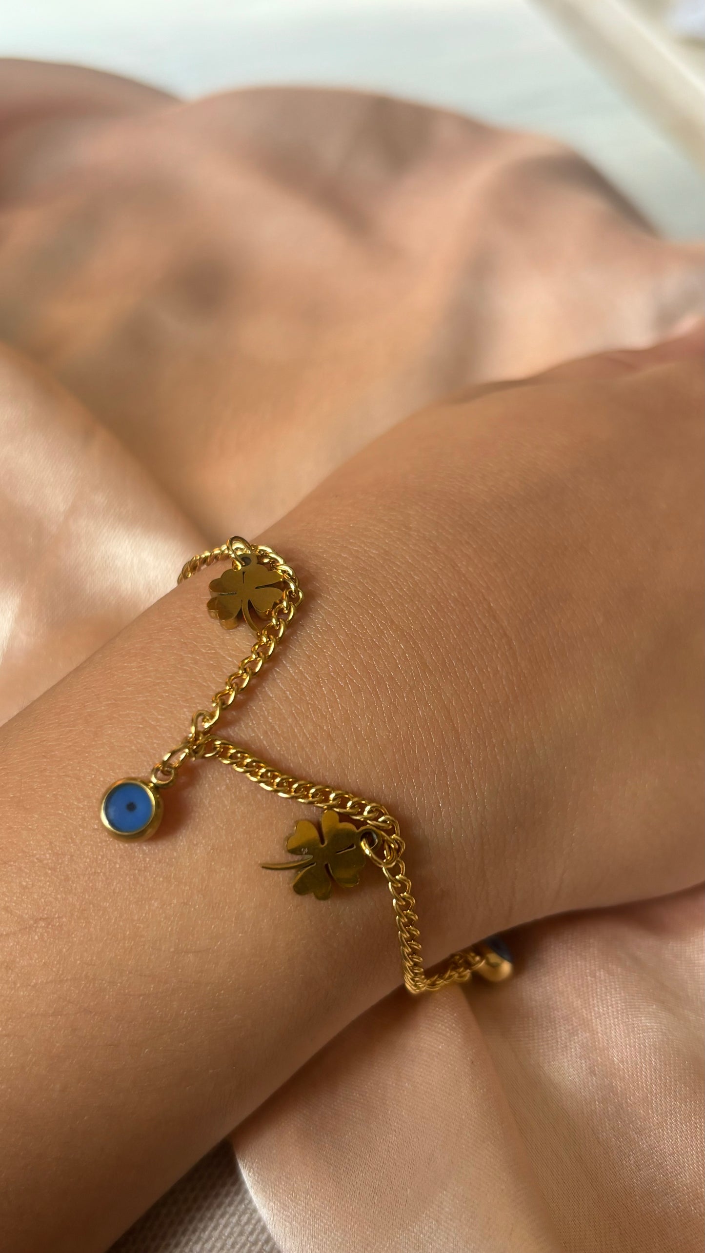 Sapphire gold bracelet