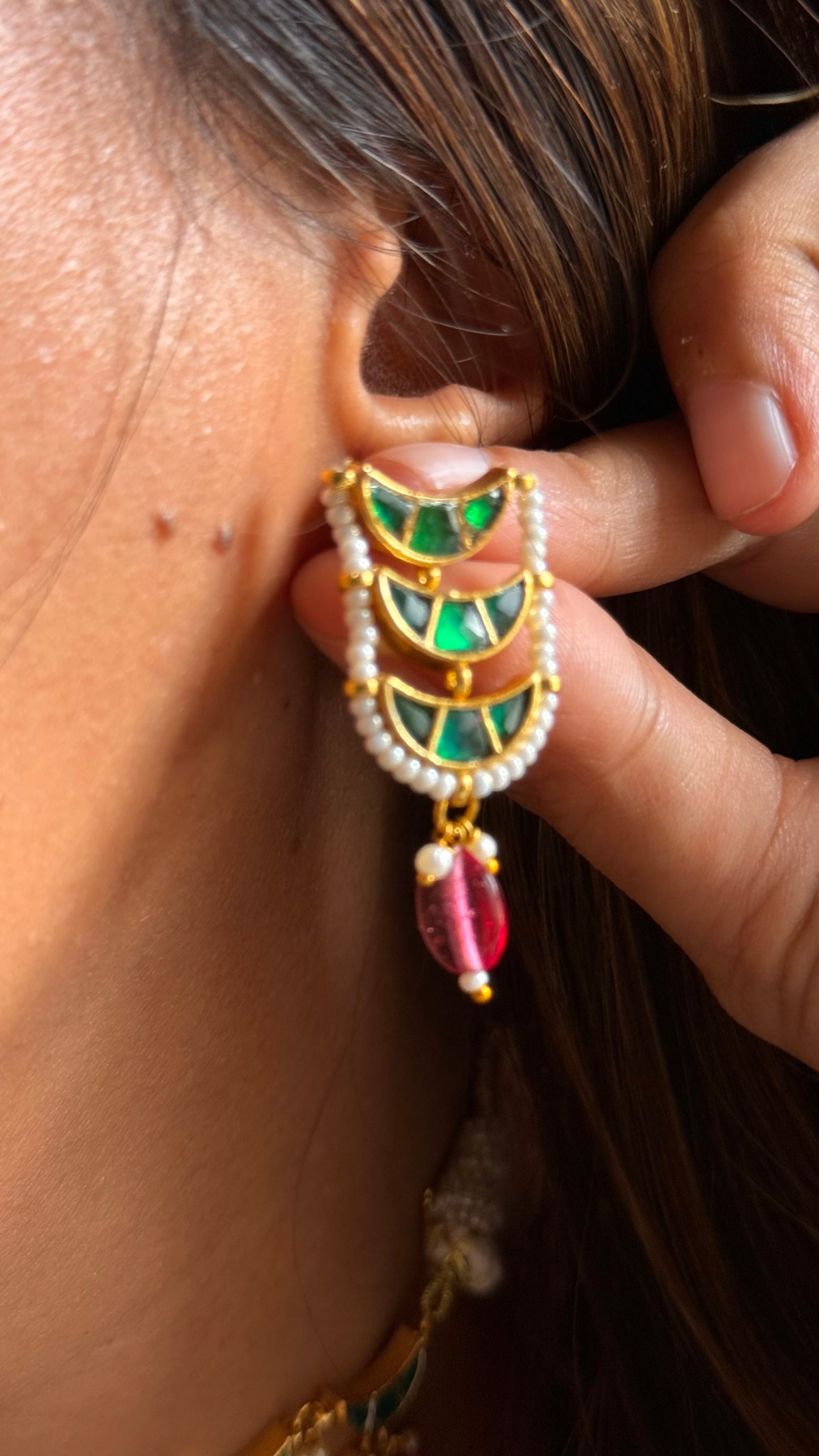 Design emerald half moon with Rani pink  drops choker Necklace