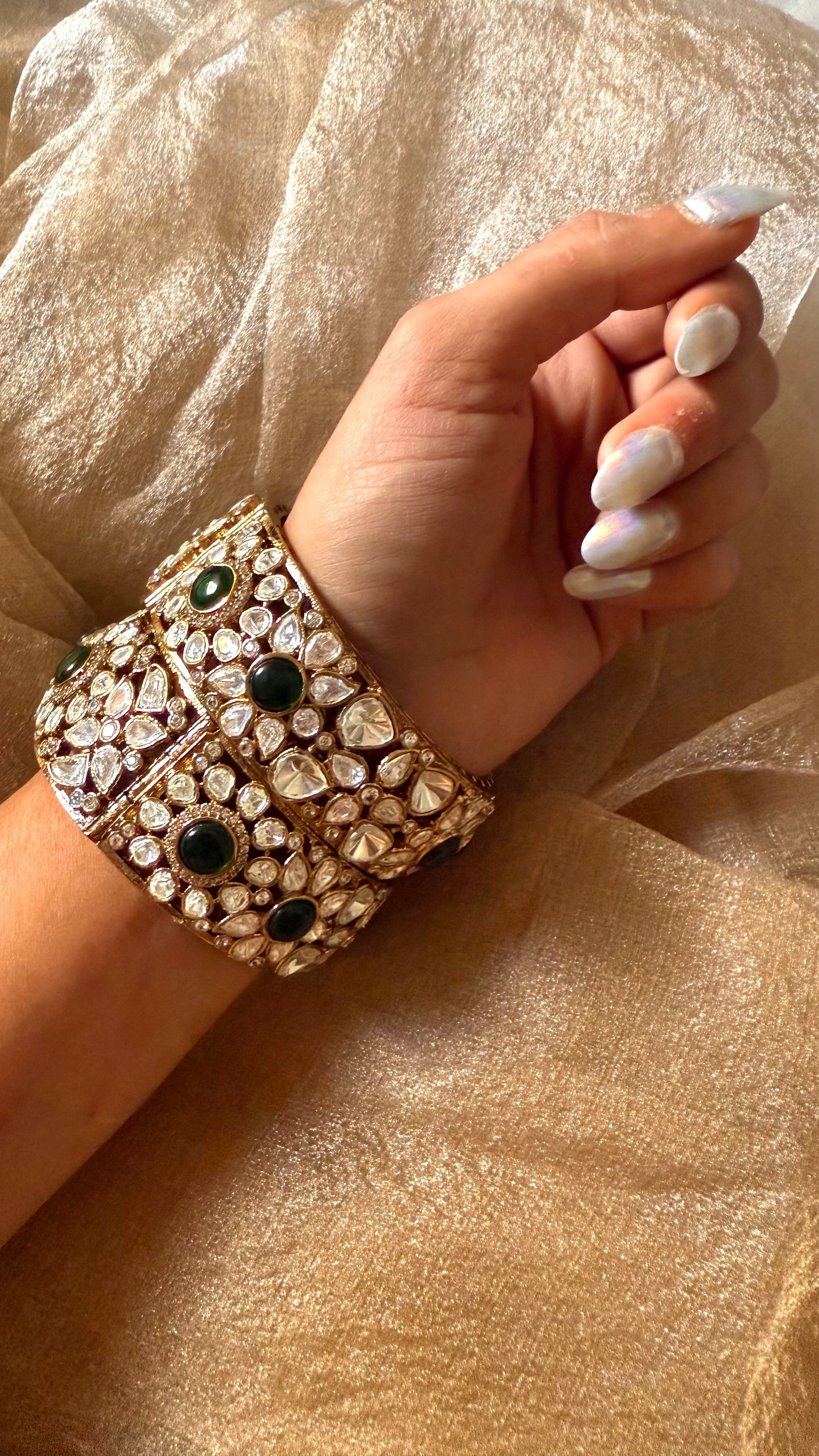 Single Emerald doublet Moissanite openable bangle